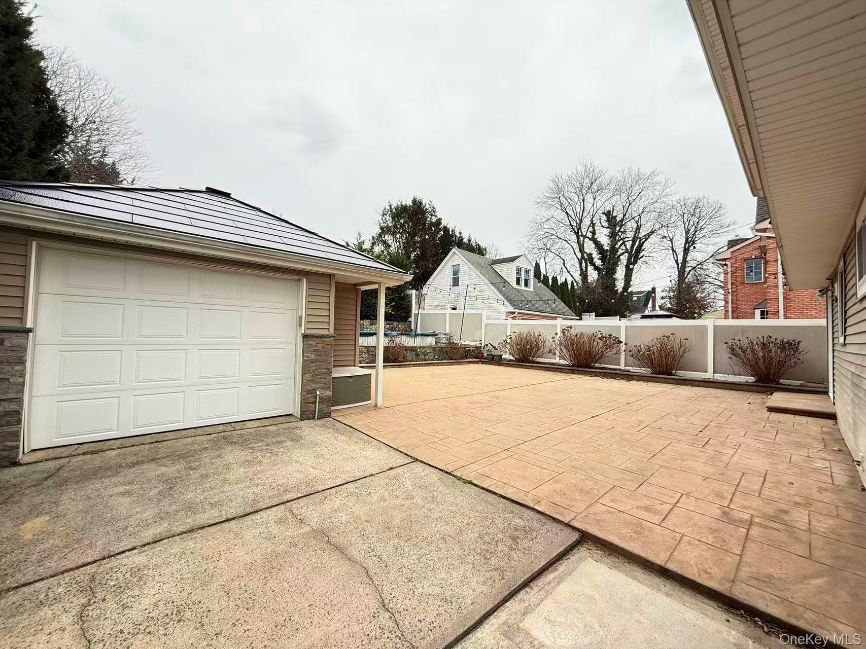 #12 photo, 3 Grant Avenue, नासाउ काउंटी Albertson , NY 11507