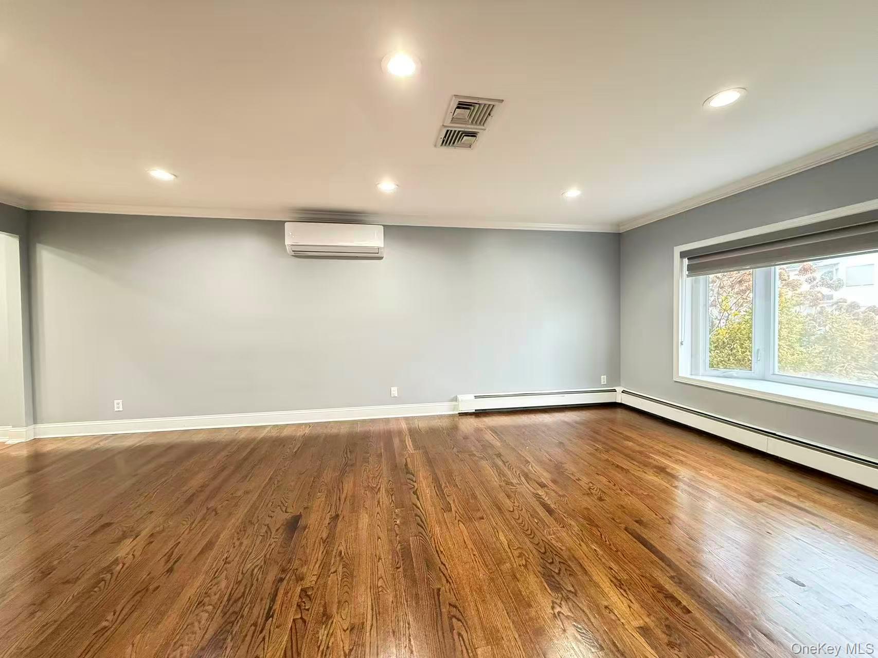 #2 photo, 3 Grant Avenue, नासाउ काउंटी Albertson , NY 11507