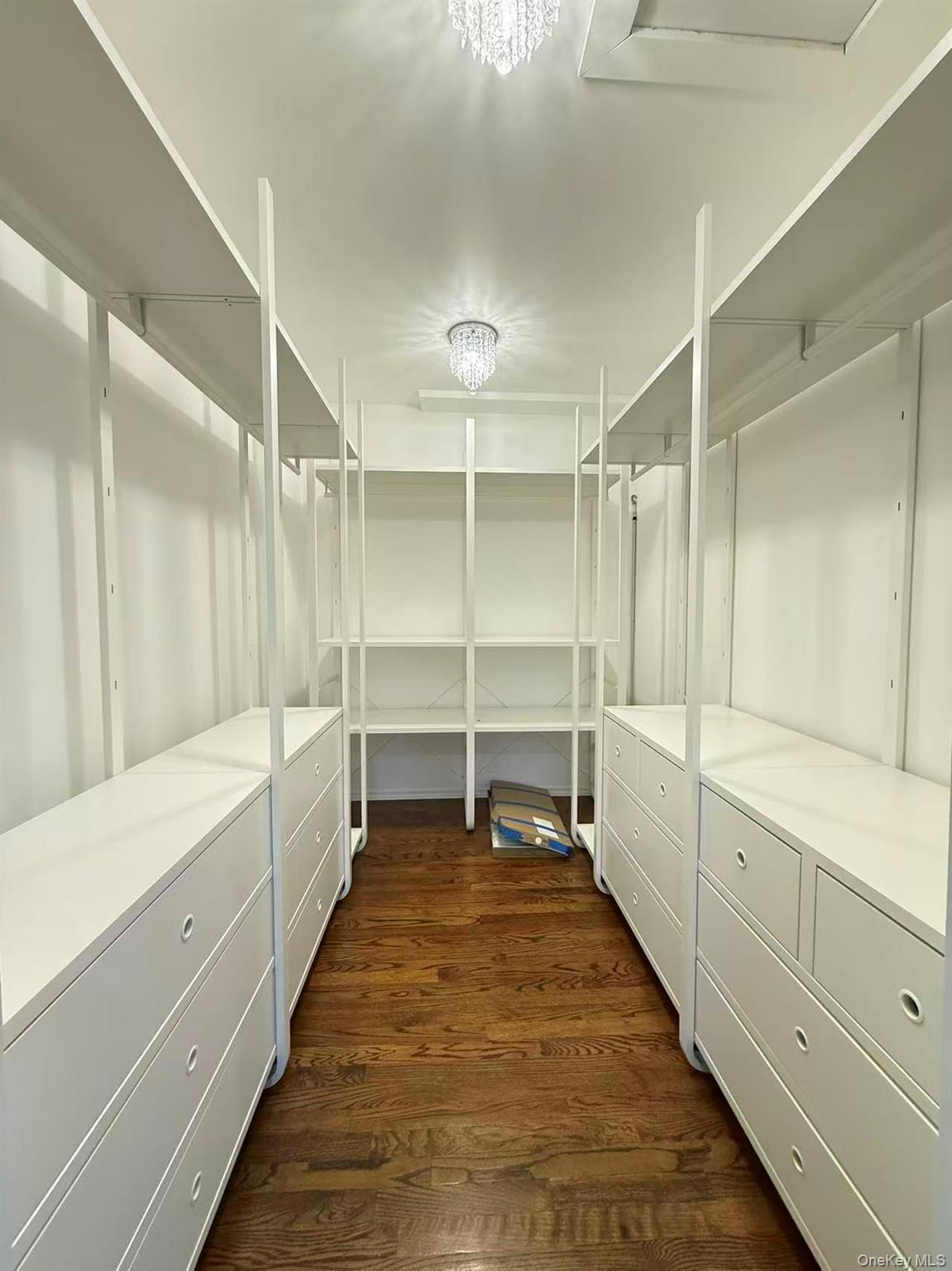 #9 photo, 3 Grant Avenue, नासाउ काउंटी Albertson , NY 11507