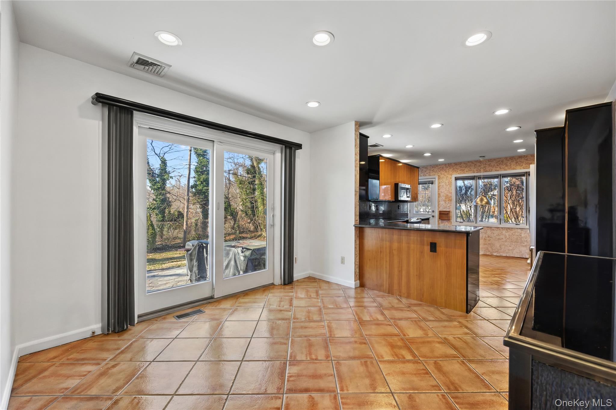 #10 photo, 11 Searingtown Road, नासाउ काउंटी Searingtown , NY 11507