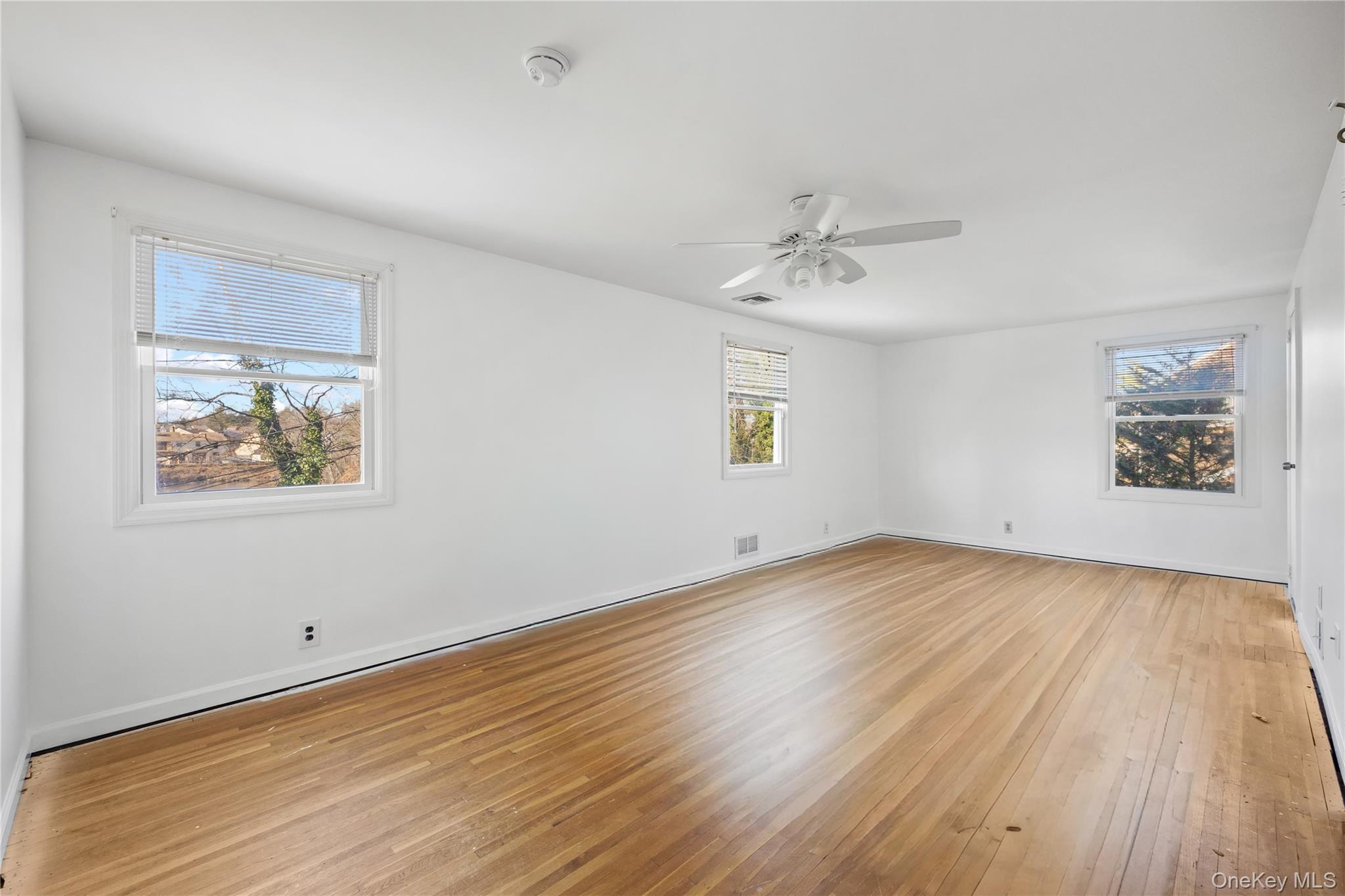 #19 photo, 11 Searingtown Road, नासाउ काउंटी Searingtown , NY 11507