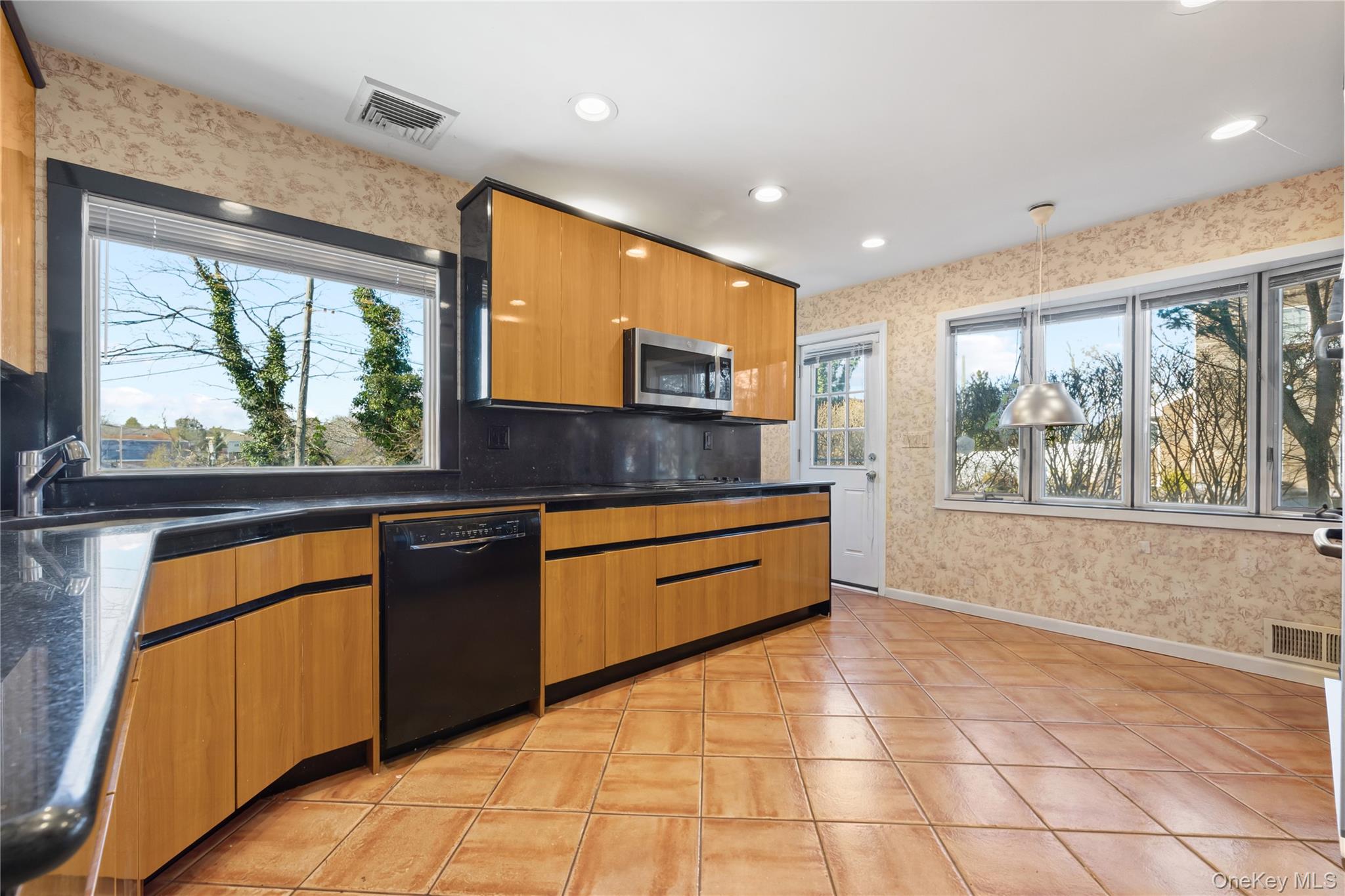 #7 photo, 11 Searingtown Road, नासाउ काउंटी Searingtown , NY 11507