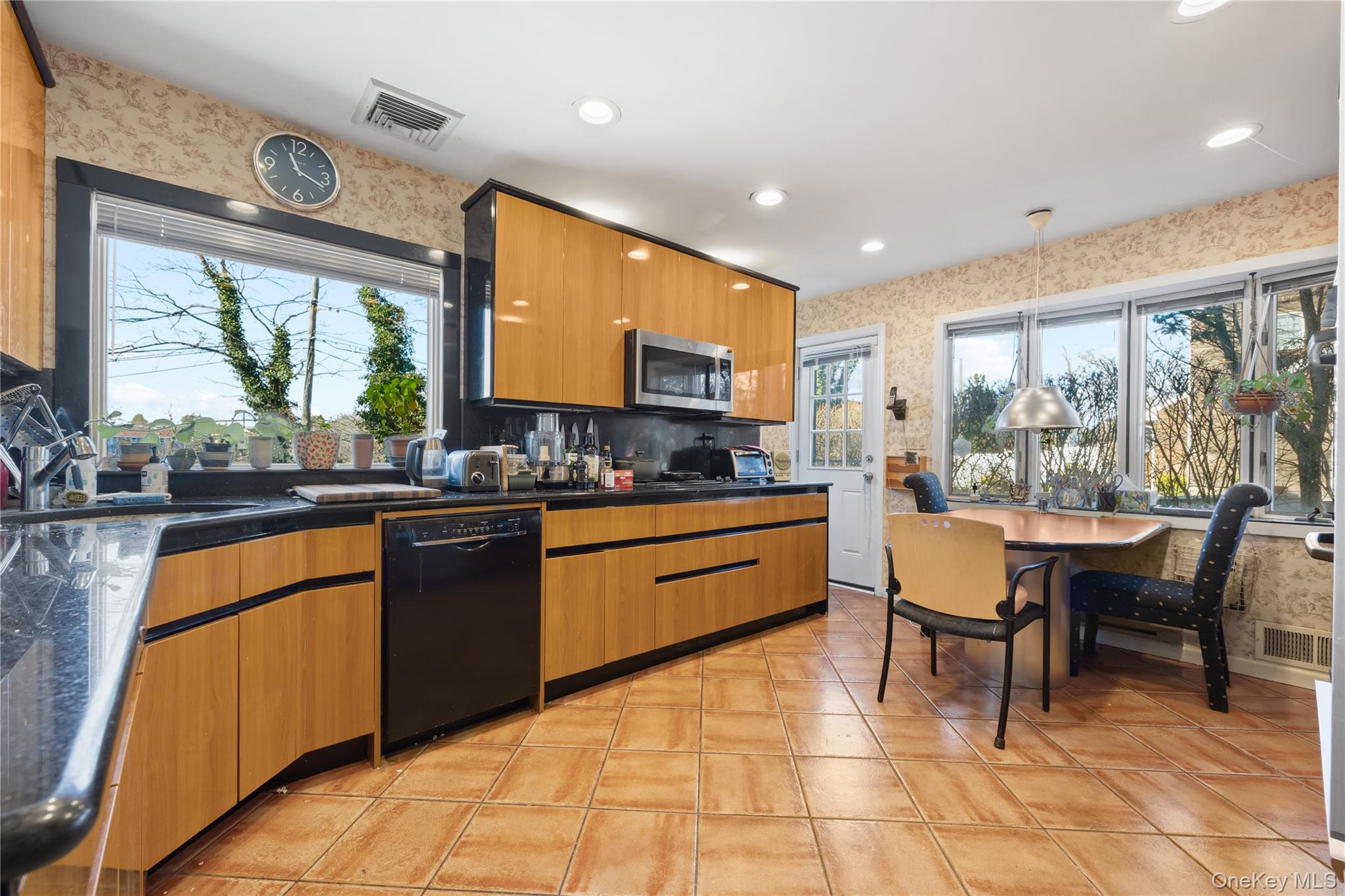 #8 photo, 11 Searingtown Road, नासाउ काउंटी Searingtown , NY 11507