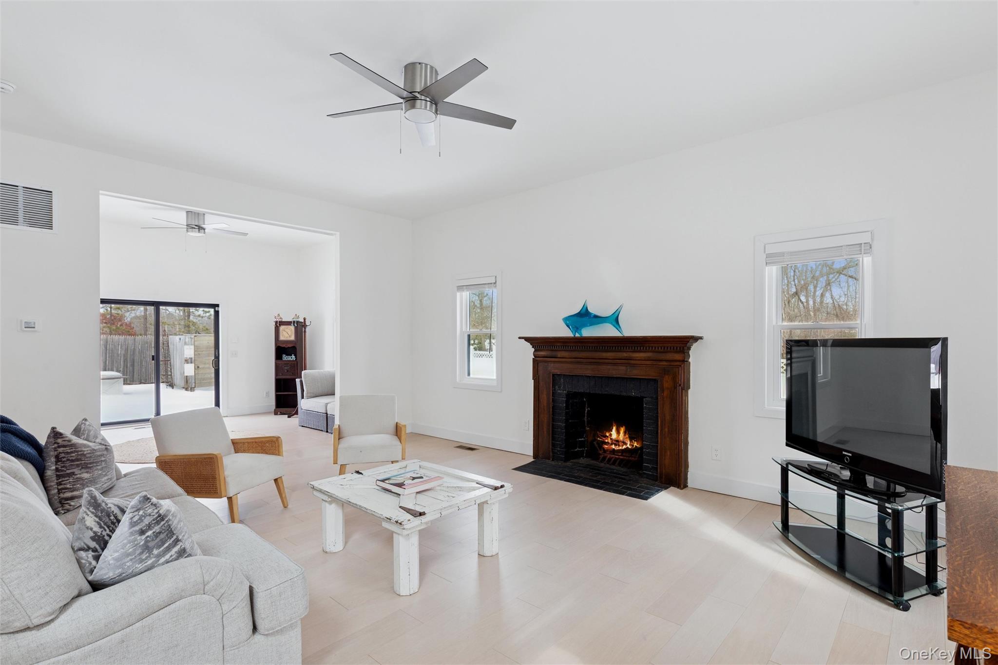 #2 photo, 34 Starboard Road, सफ़ोक काउंटी Hampton Bays , NY 11946