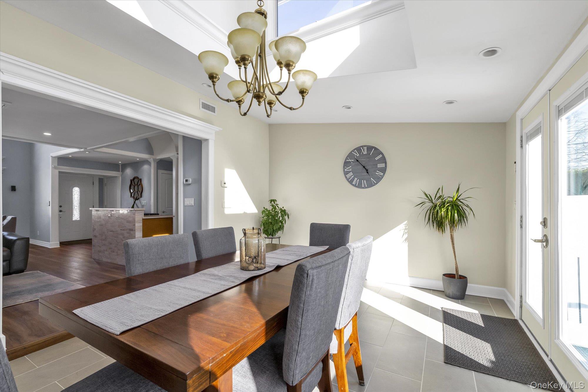 #8 photo, 1550 Cleveland Avenue, East Meadow , NY 11554