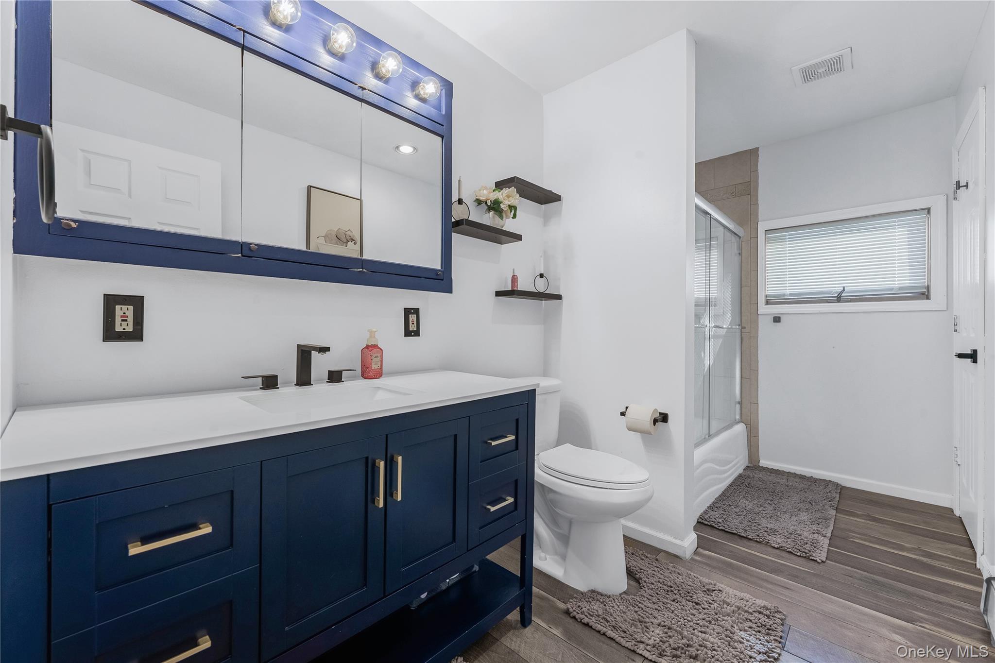 #18 photo, 136 Patchogue Avenue, Patchogue , NY 11772