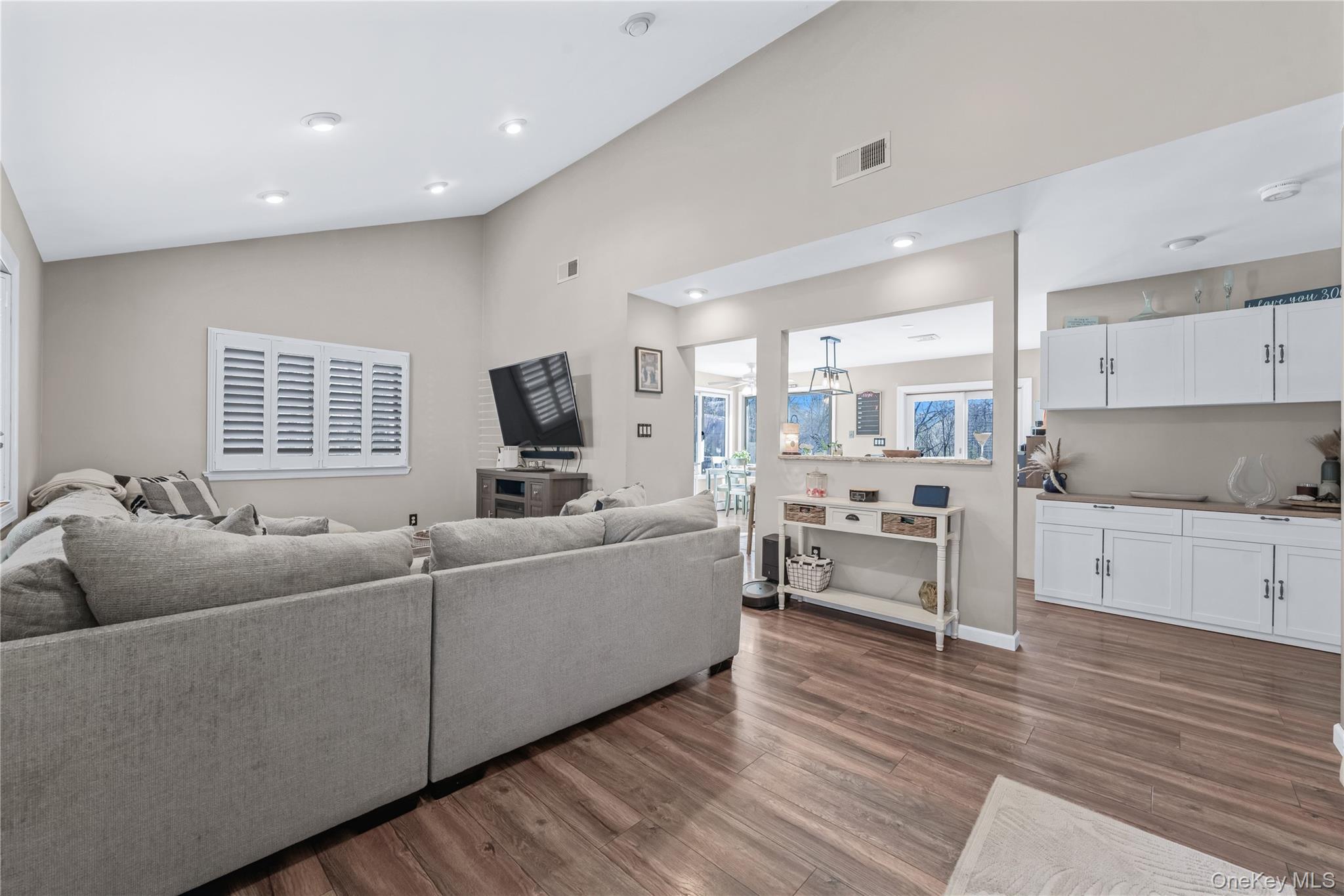 #3 photo, 136 Patchogue Avenue, Patchogue , NY 11772