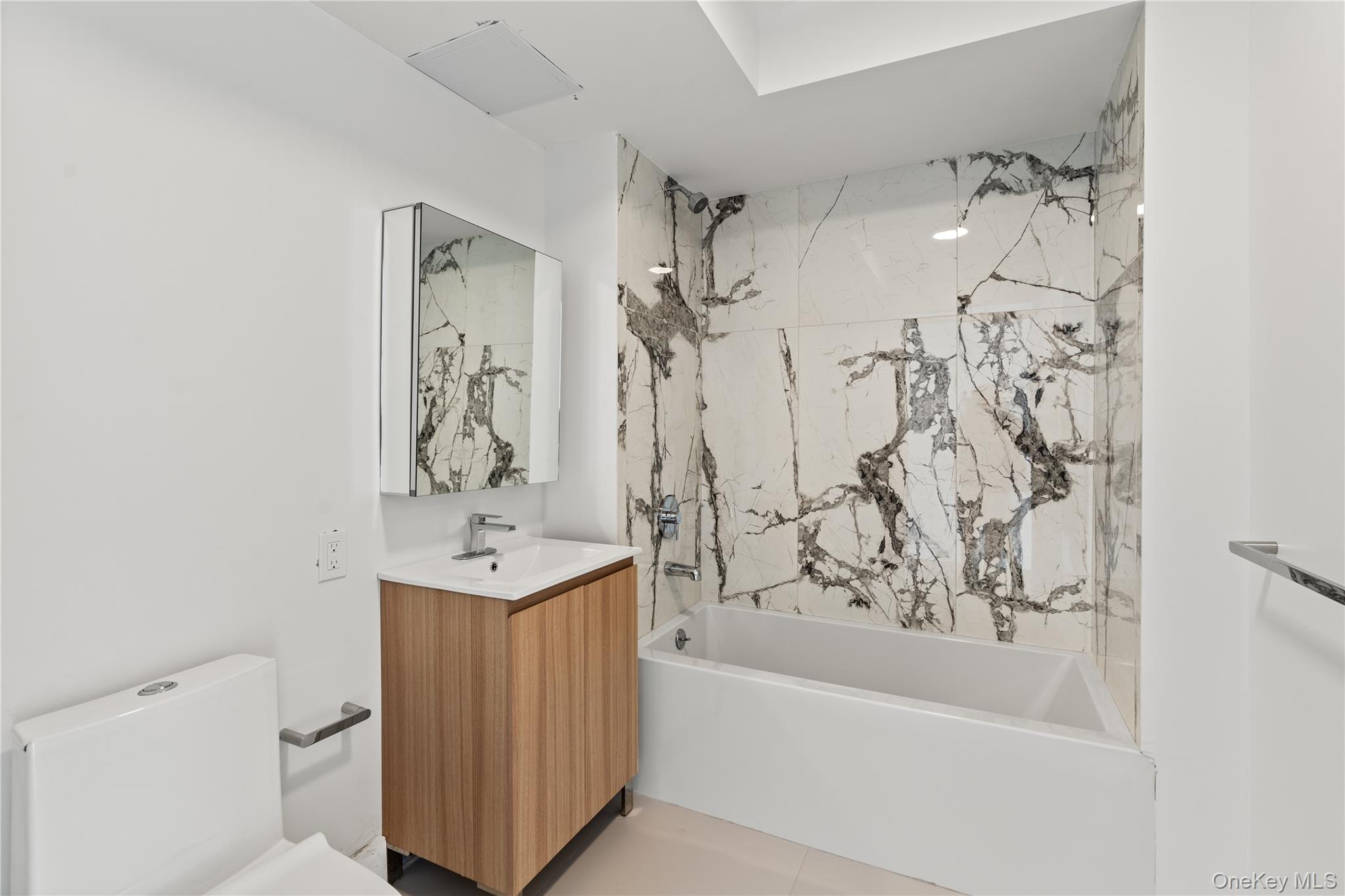 #12 photo, 10 Lyon Place, White Plains , NY 10601