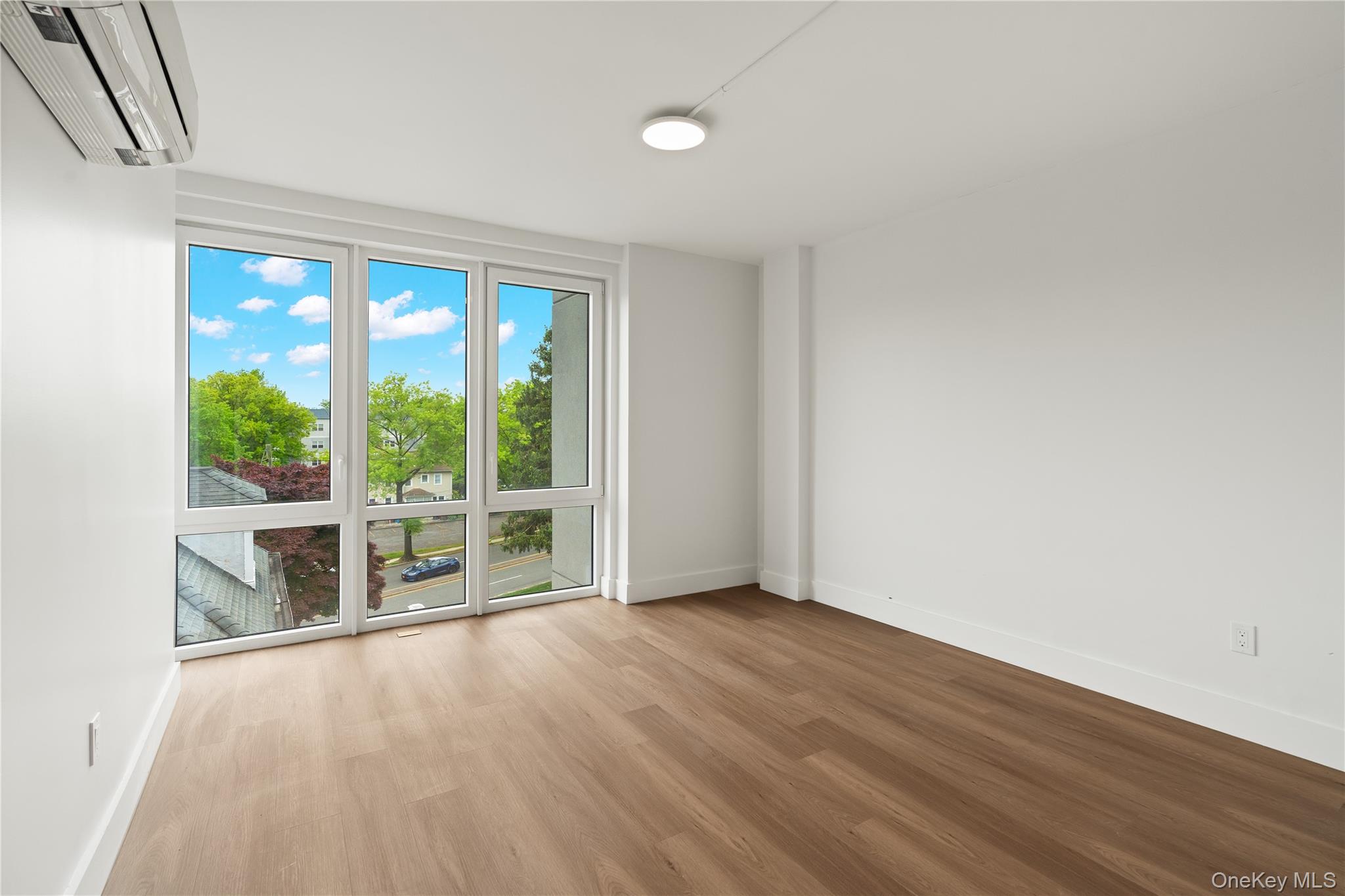 #4 photo, 10 Lyon Place, White Plains , NY 10601