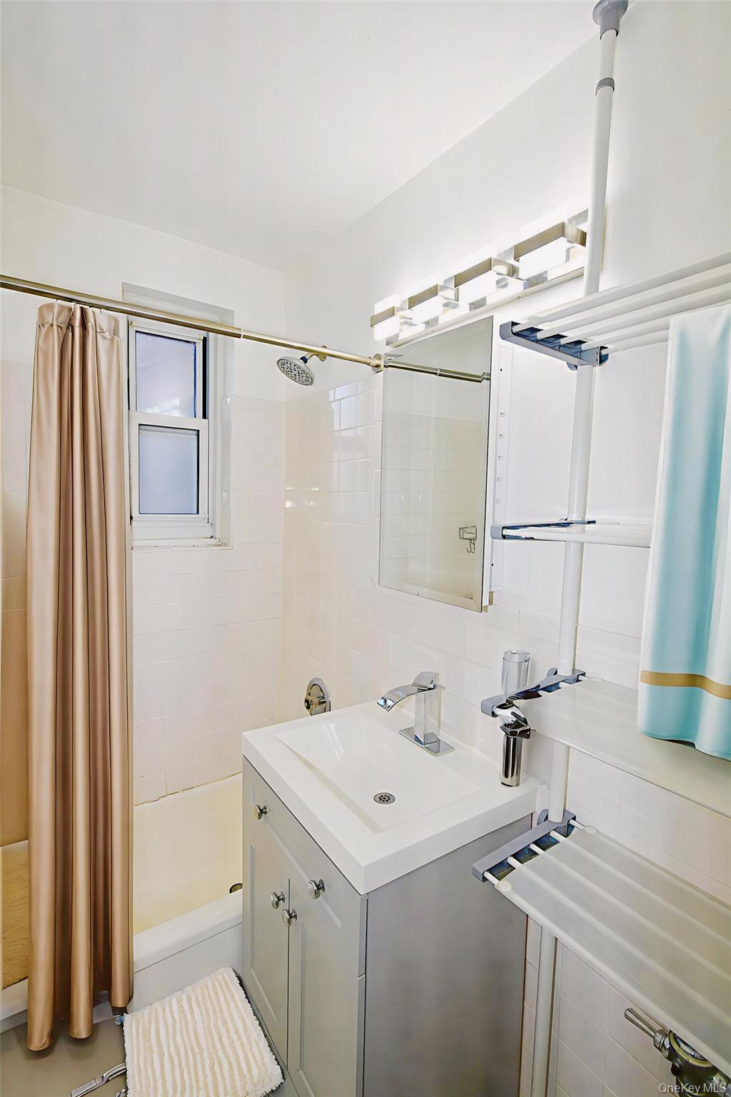 #7 photo, 1296 Midland Avenue, Yonkers , NY 10704