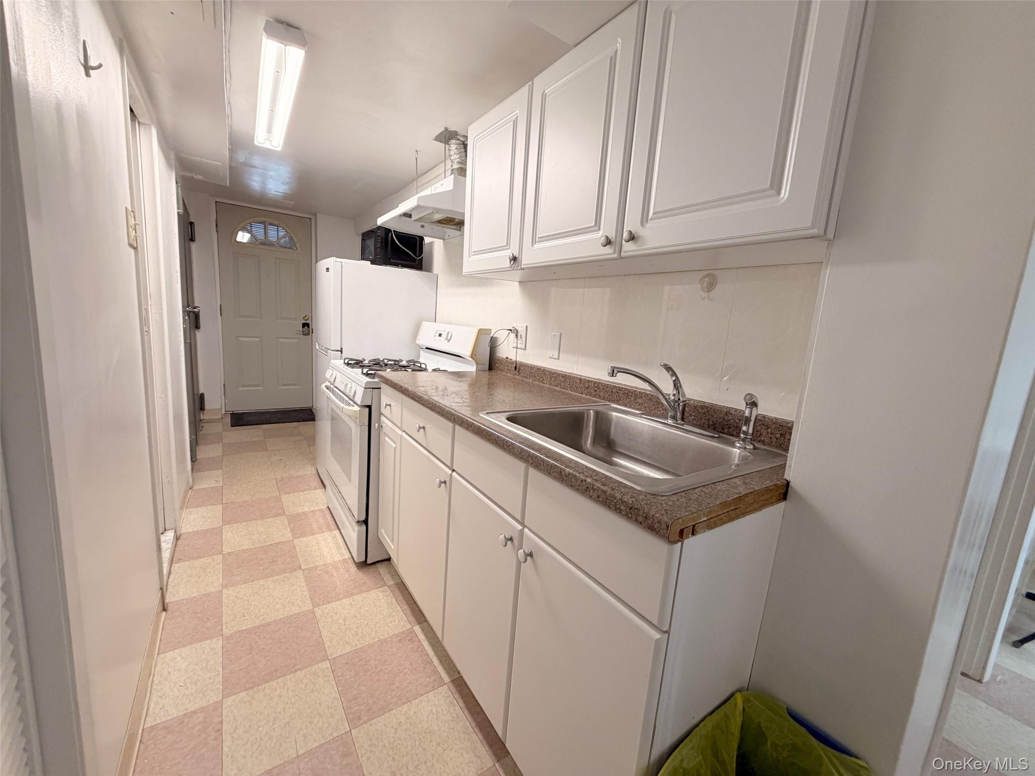 #2 photo, 153-20 77th Road, कुईंस Kew Garden Hills , NY 11367