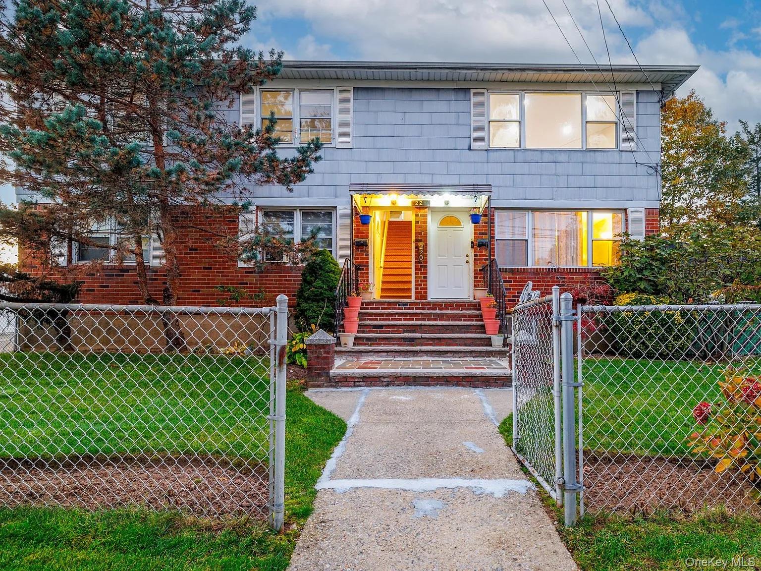 #1 photo, 220 Benson Avenue, नासाउ काउंटी Elmont , NY 11003