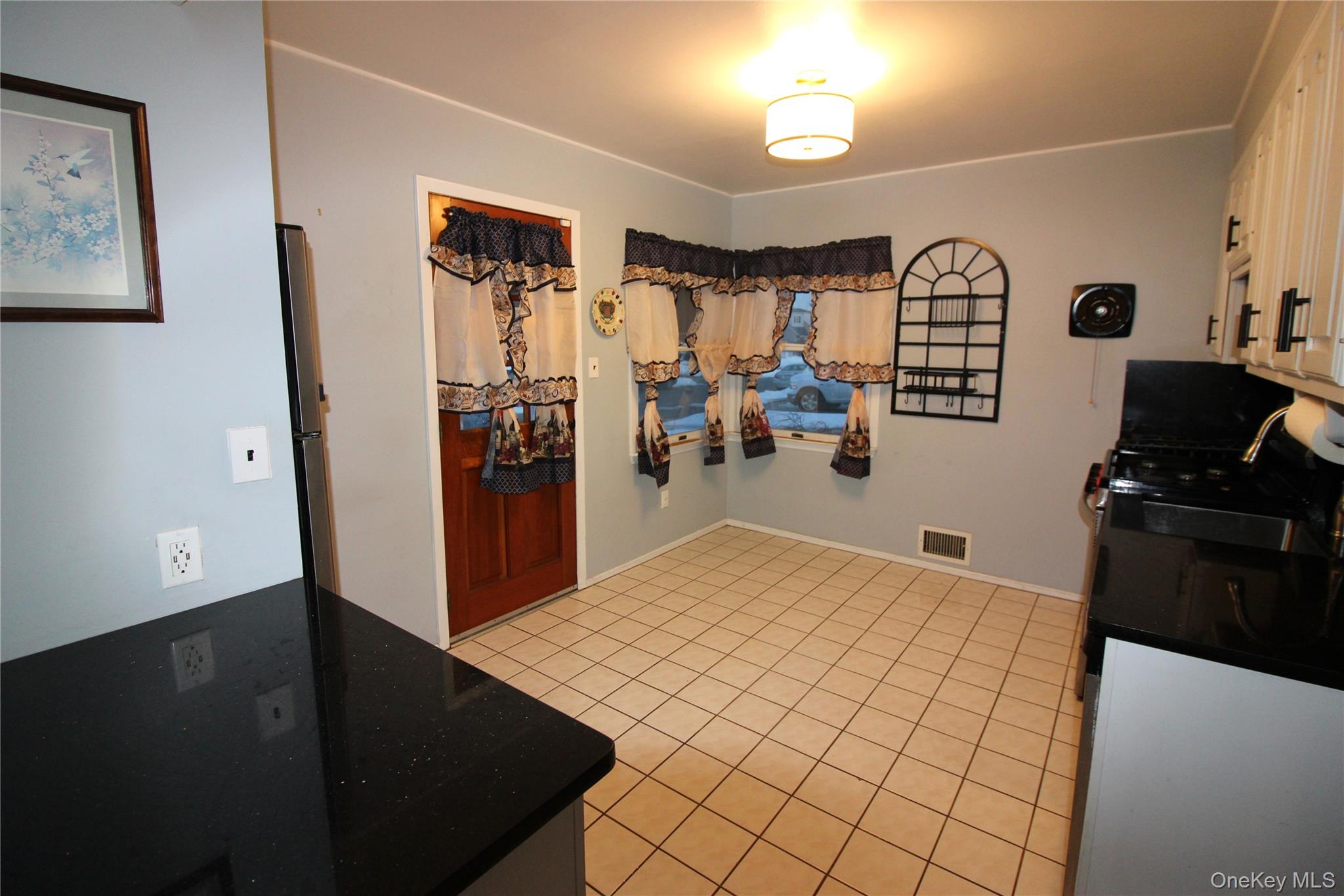 #15 photo, 76 Vincent Road, Hicksville , NY 11801