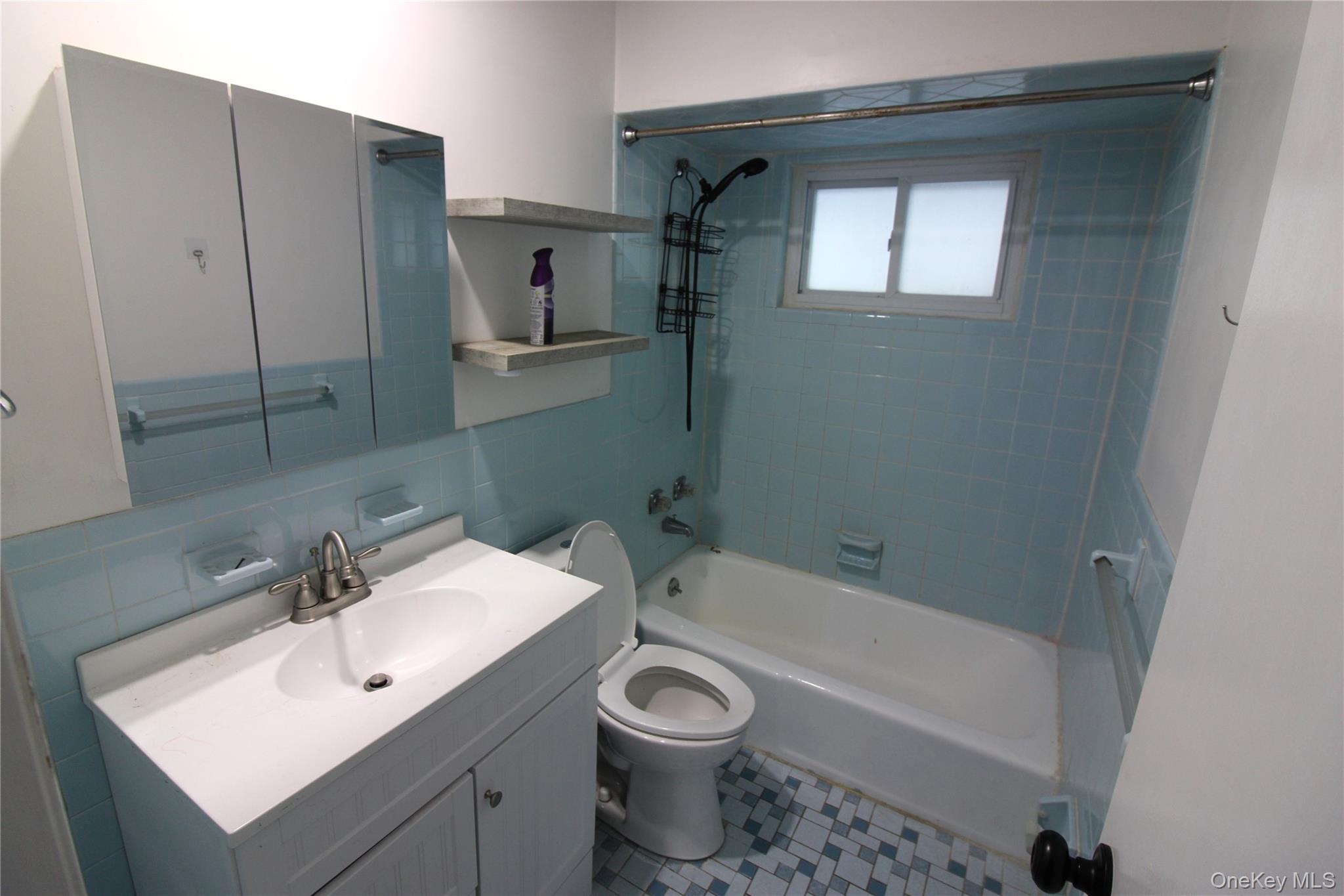 #16 photo, 76 Vincent Road, Hicksville , NY 11801