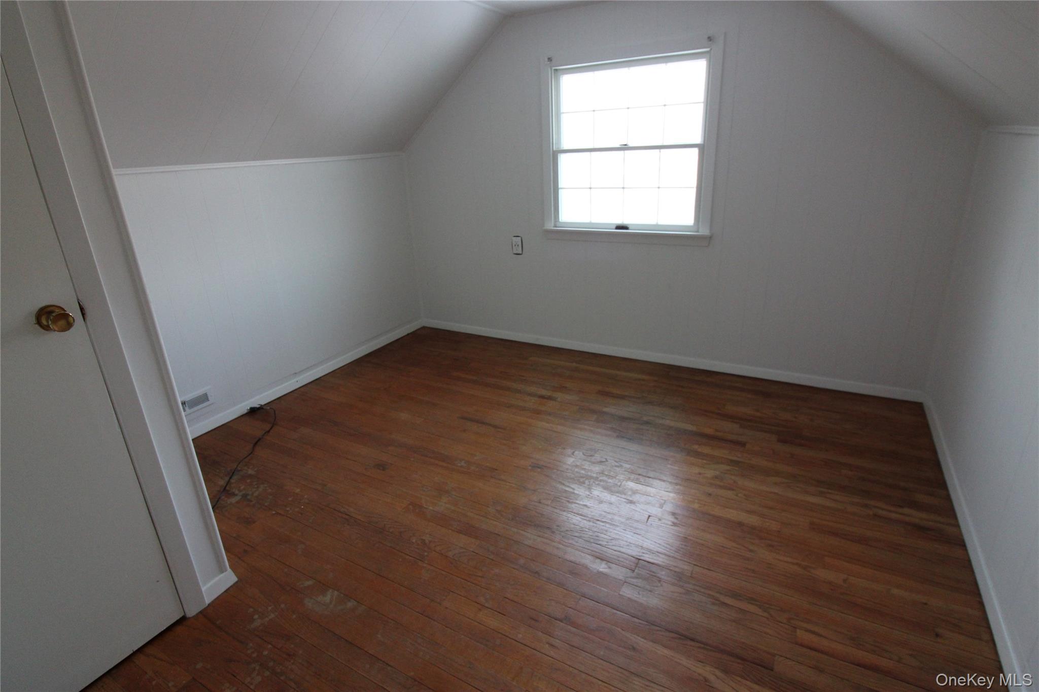 #20 photo, 76 Vincent Road, Hicksville , NY 11801