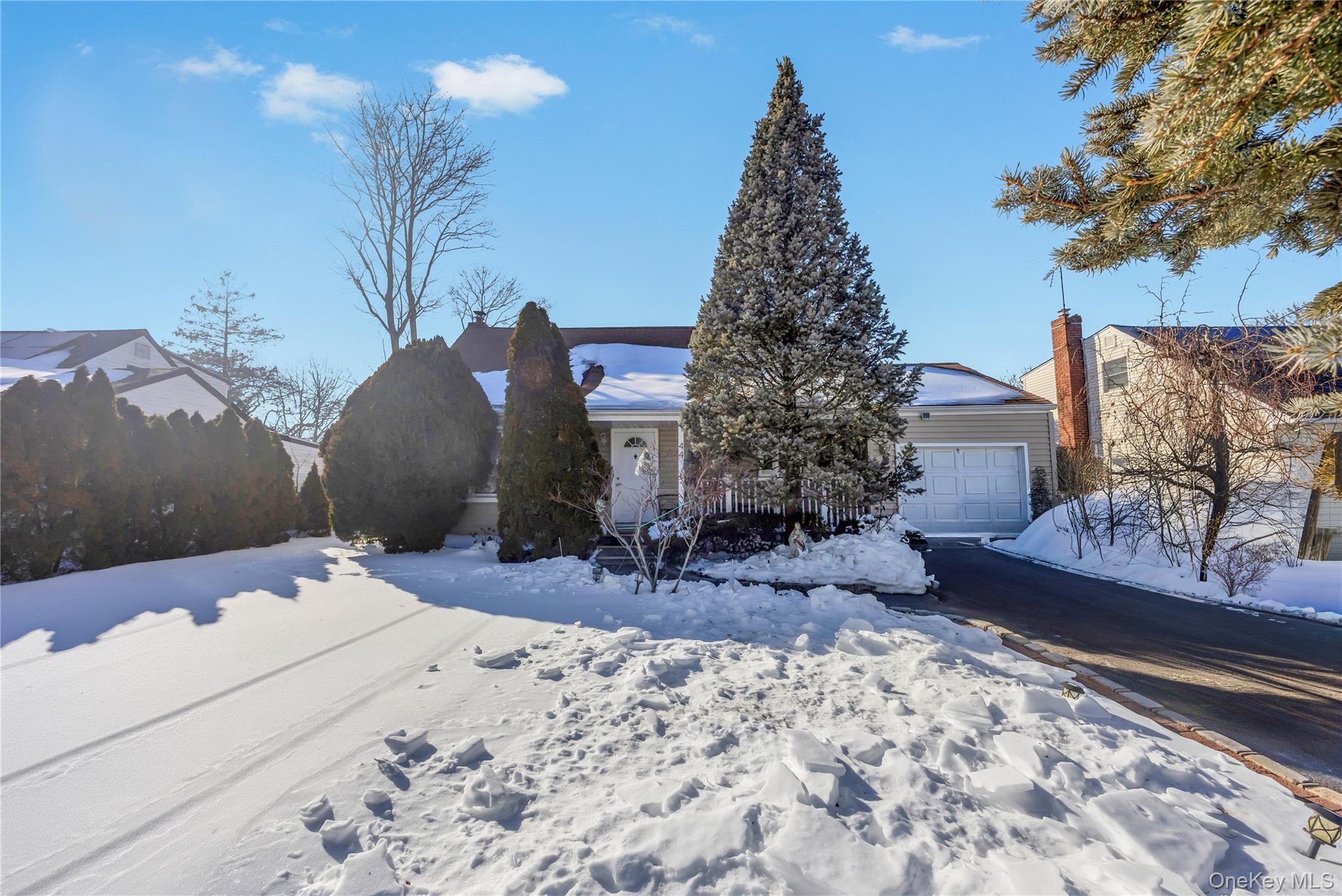 #1 photo, 44 Seley Drive, Саффолк ‖ North Babylon , NY 11703
