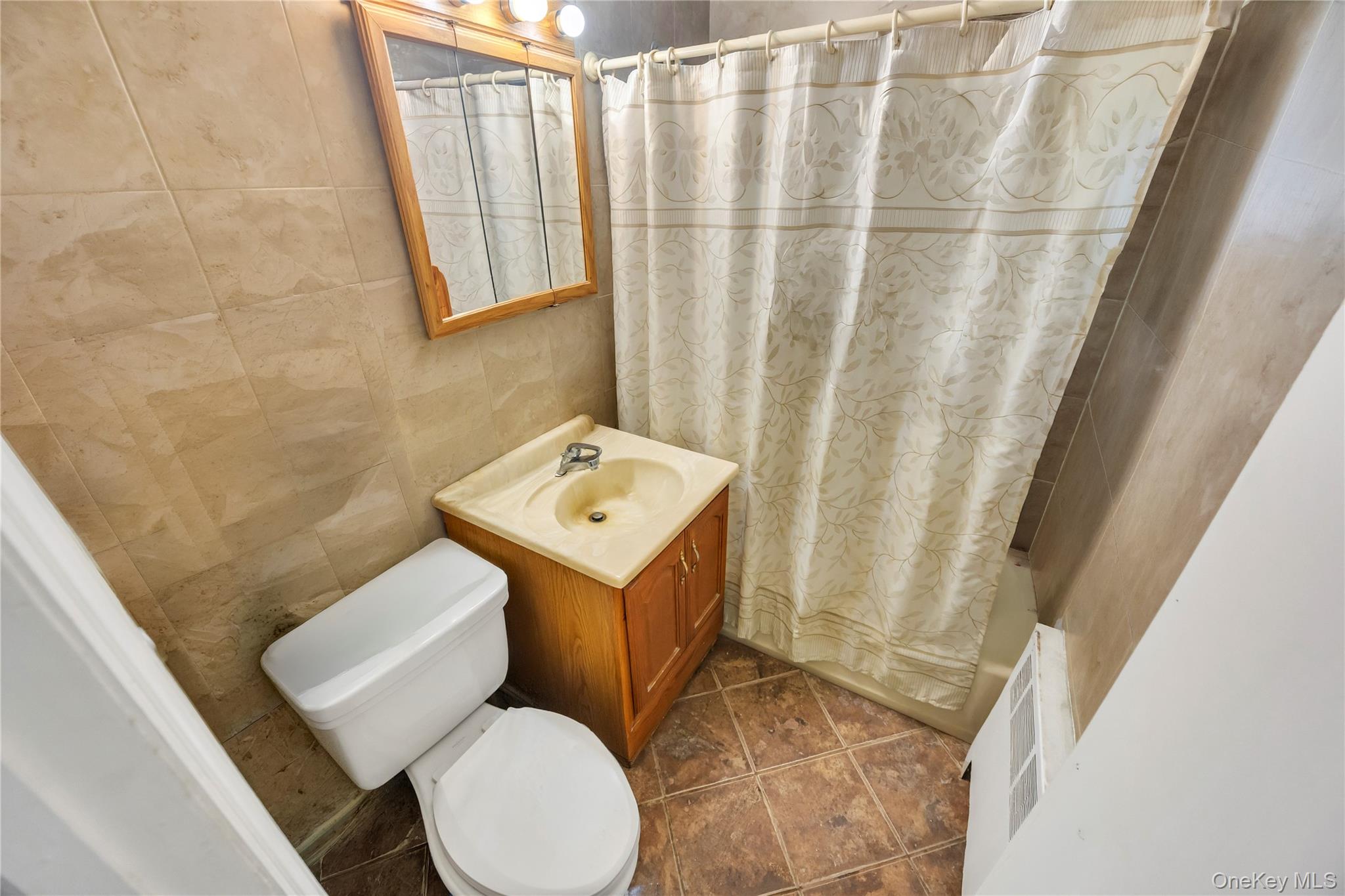 #15 photo, 44 Seley Drive, Саффолк ‖ North Babylon , NY 11703