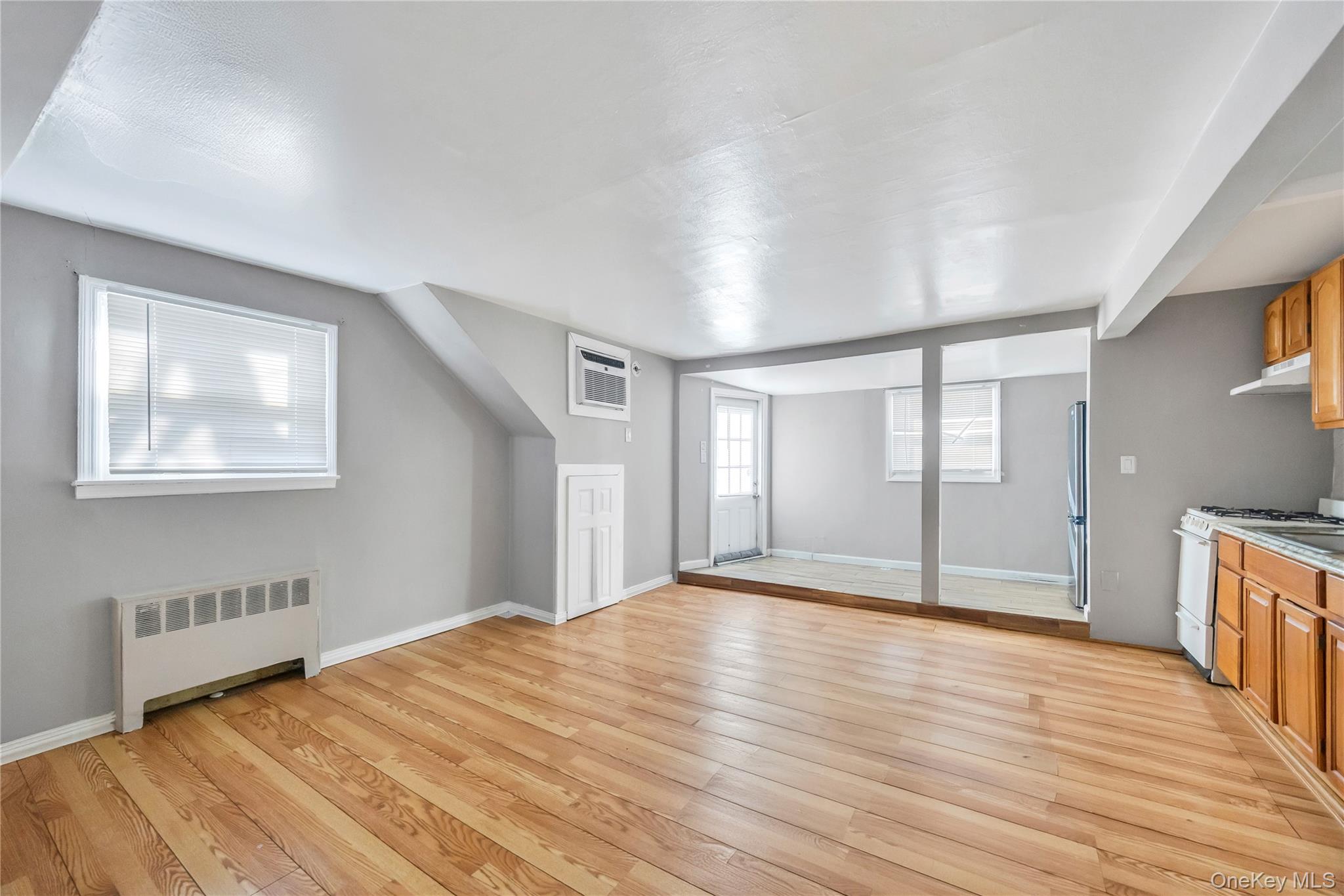 #17 photo, 44 Seley Drive, Саффолк ‖ North Babylon , NY 11703