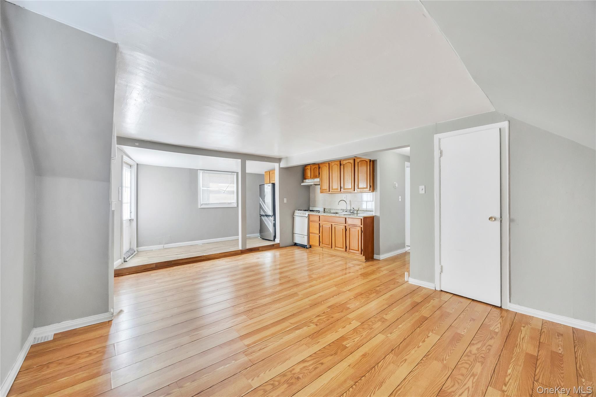 #18 photo, 44 Seley Drive, Саффолк ‖ North Babylon , NY 11703