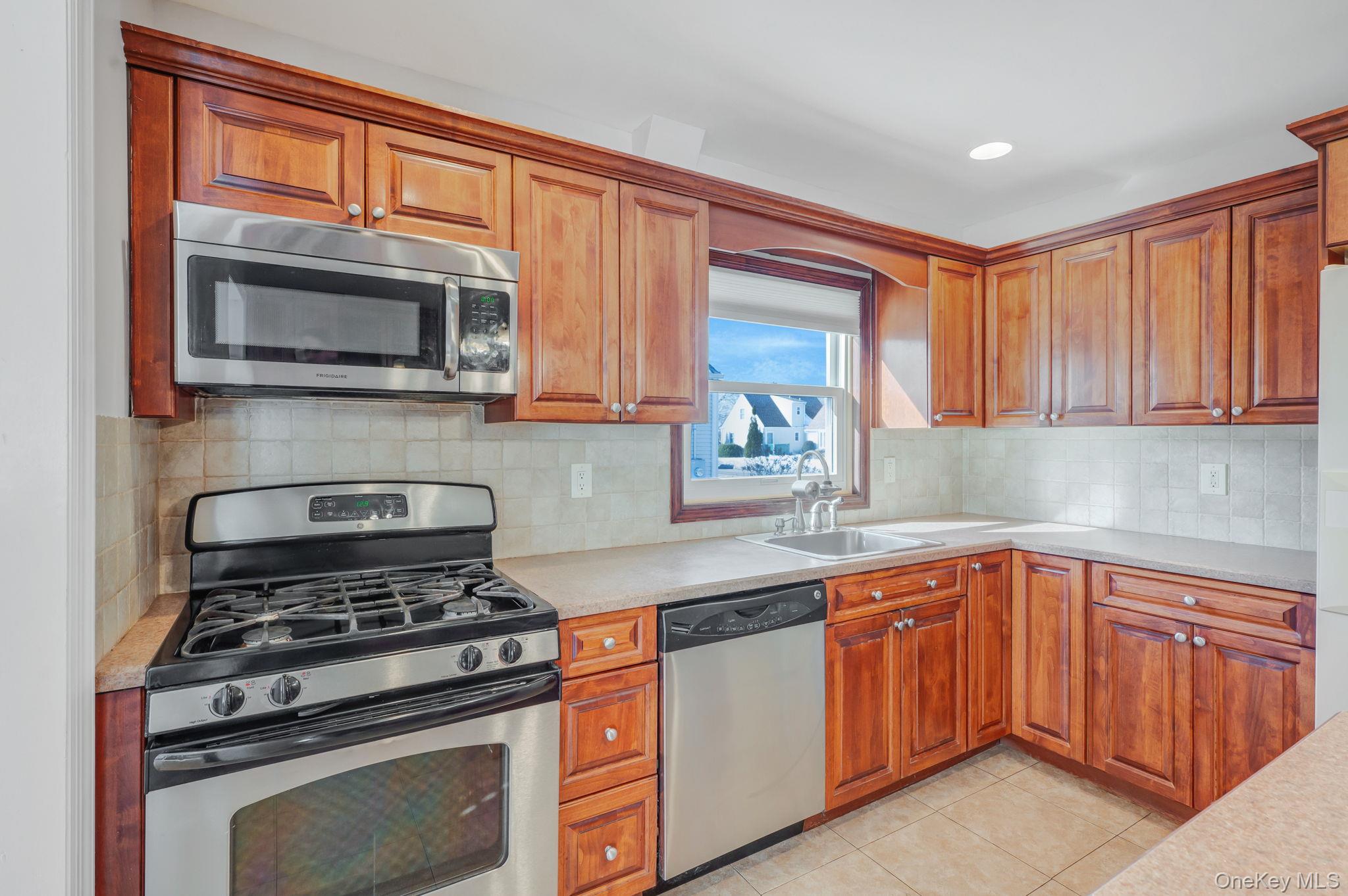 #15 photo, 840 Jerusalem Avenue, नासाउ काउंटी Merrick , NY 11566