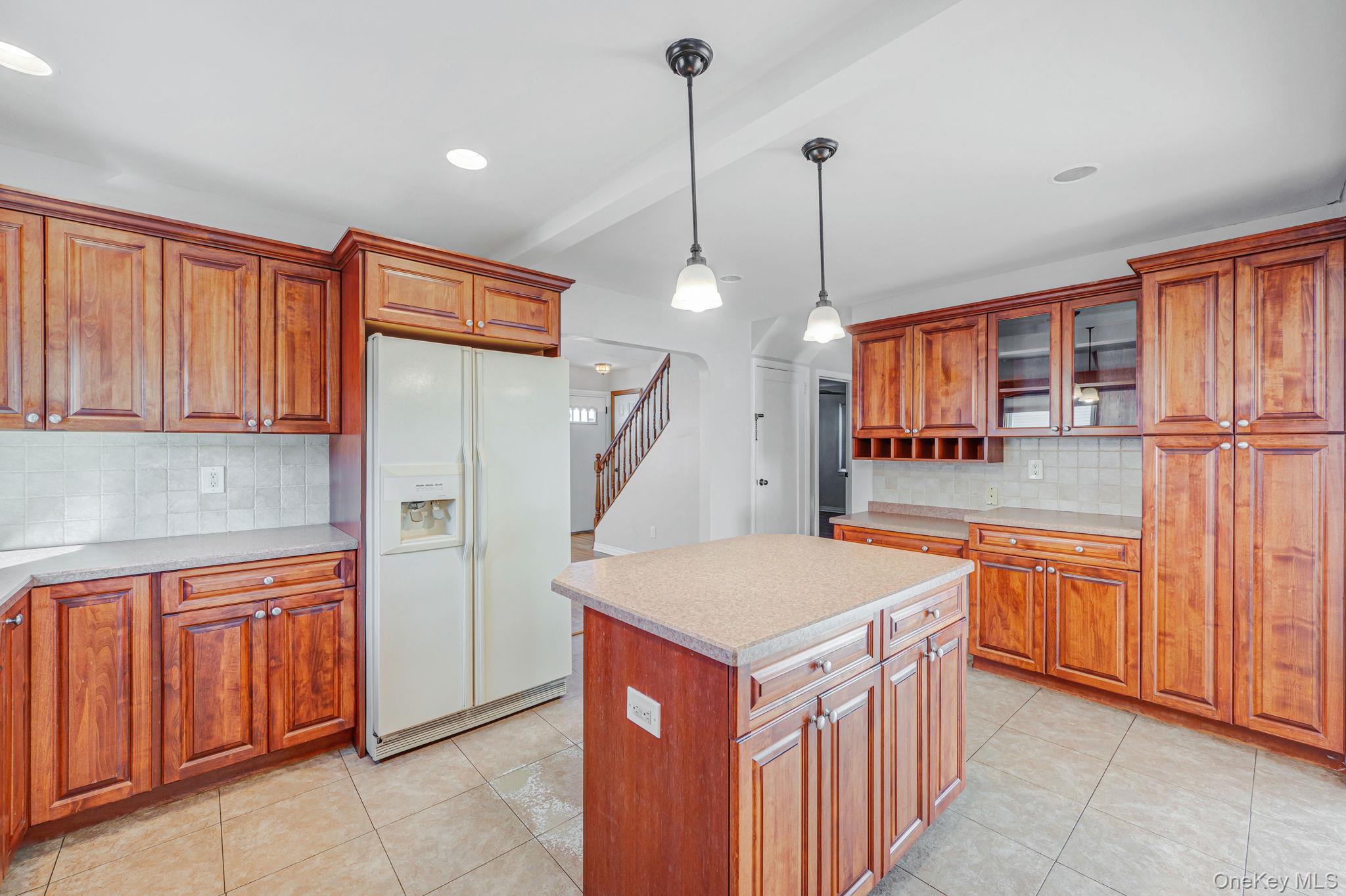 #16 photo, 840 Jerusalem Avenue, नासाउ काउंटी Merrick , NY 11566