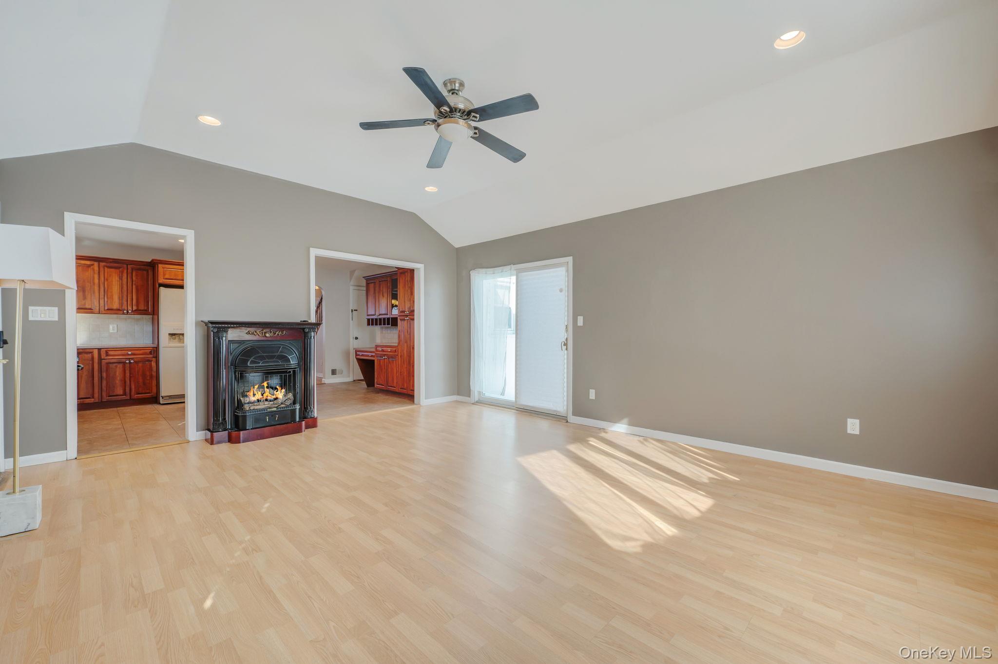 #19 photo, 840 Jerusalem Avenue, नासाउ काउंटी Merrick , NY 11566