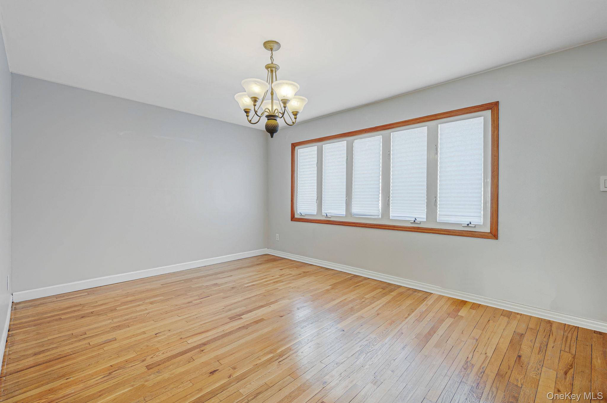 #5 photo, 840 Jerusalem Avenue, नासाउ काउंटी Merrick , NY 11566