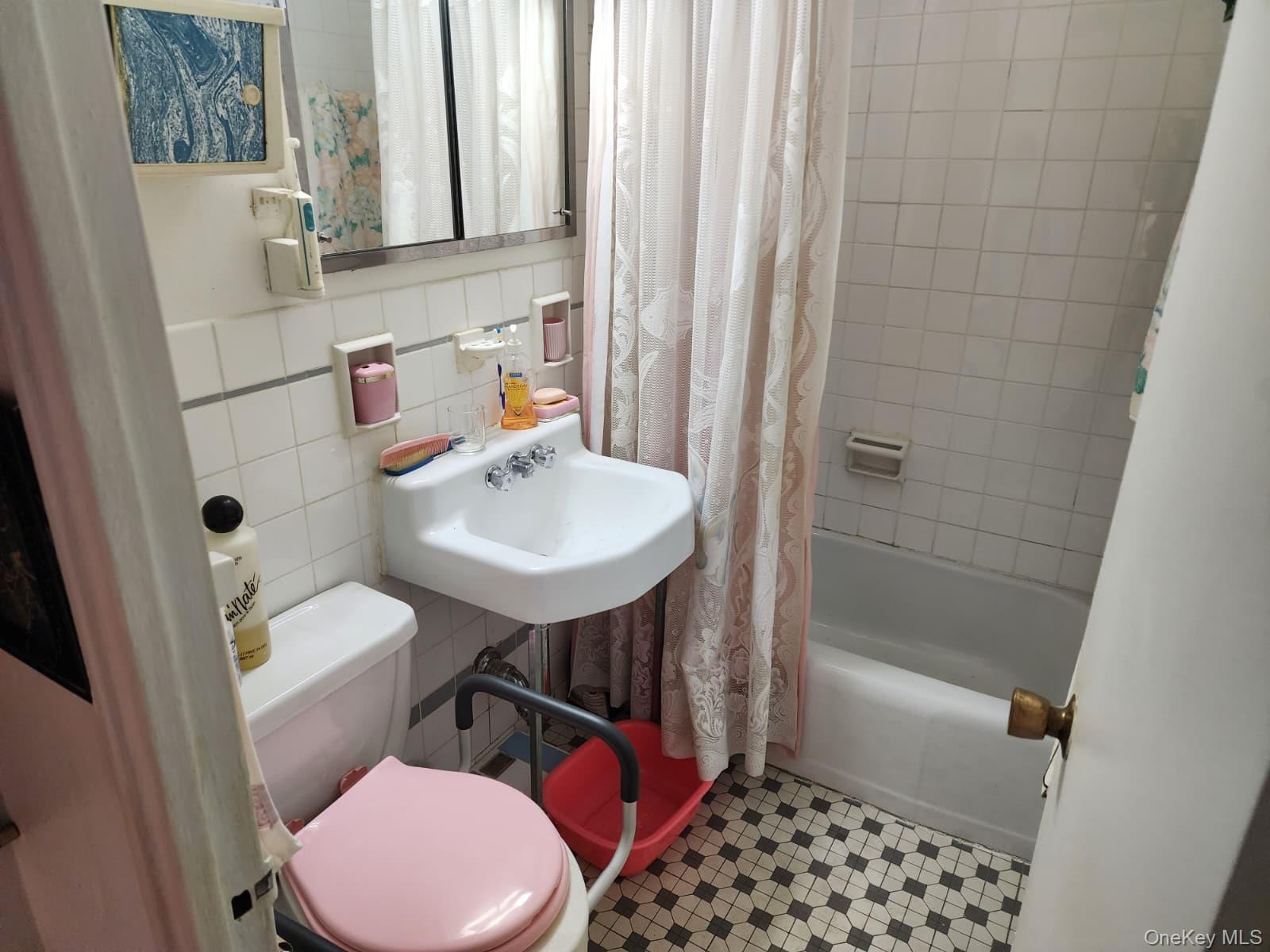 #9 photo, 61-45 98th Street, كوينز Rego Park , NY 11374