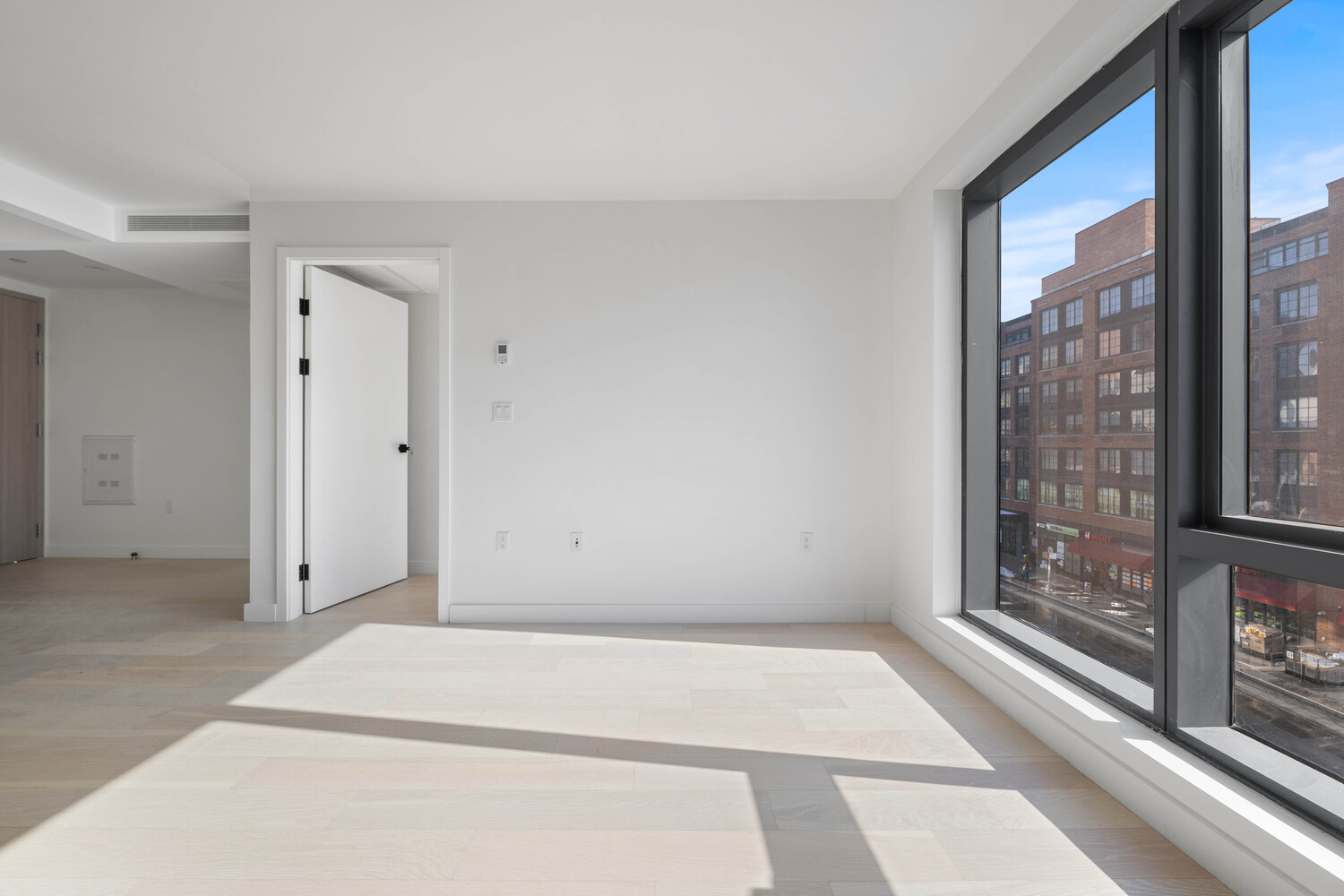 #11 photo, 144-49 NORTHERN Boulevard, Куинс ‖ Flushing , NY 11354