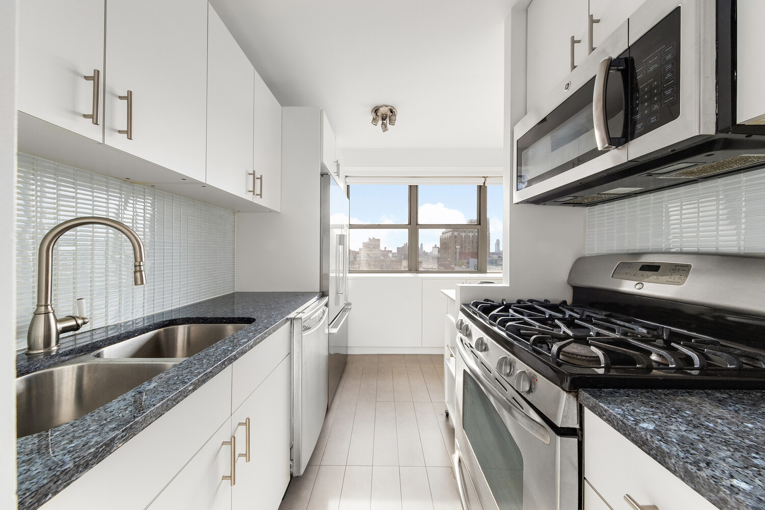 #3 photo, 111 3RD Avenue, Манхэттен ‖ East Village , NY 10003