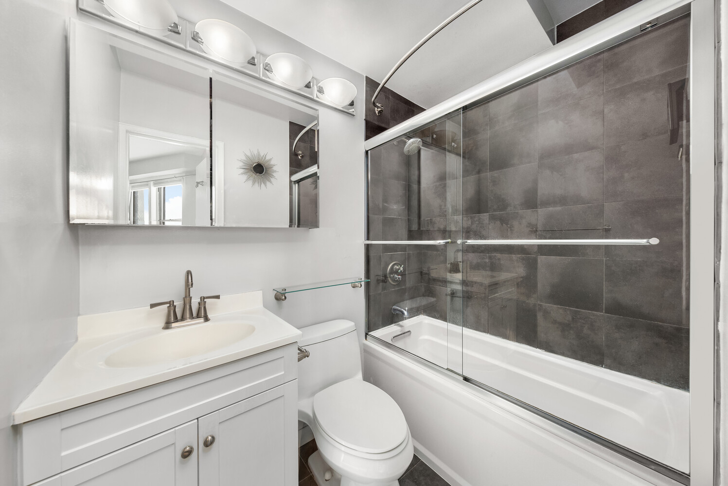 #6 photo, 111 3RD Avenue, Манхэттен ‖ East Village , NY 10003