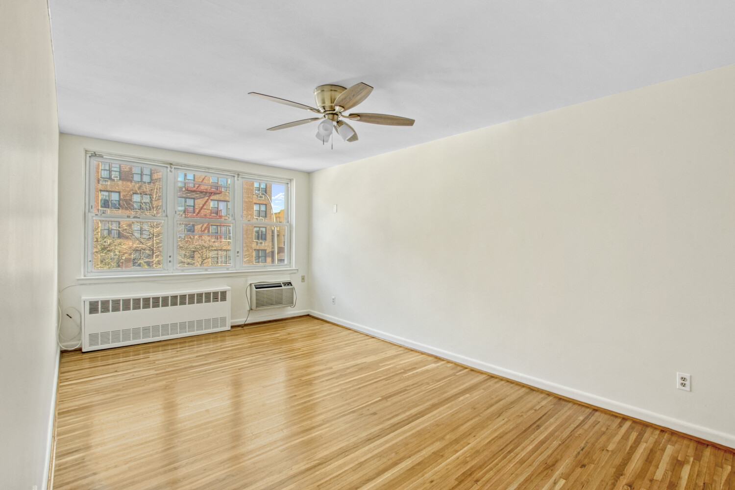 #1 photo, 8648 21ST Avenue, הברונקס Bath Beach , NY 11214