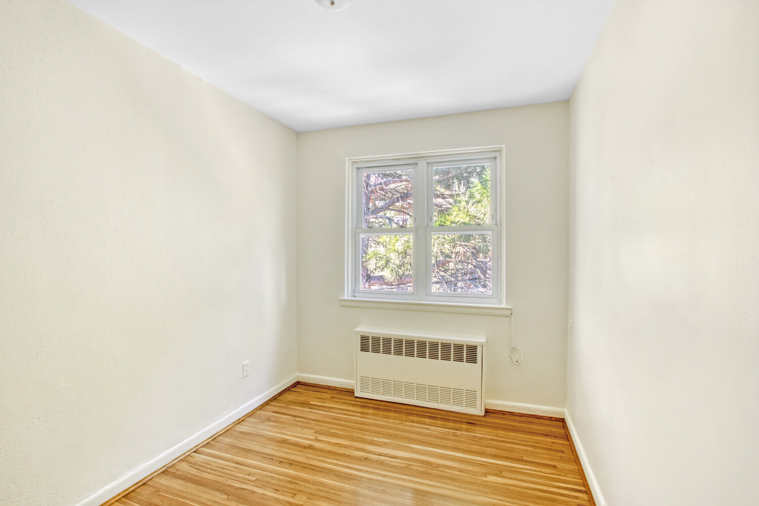 #10 photo, 8648 21ST Avenue, הברונקס Bath Beach , NY 11214