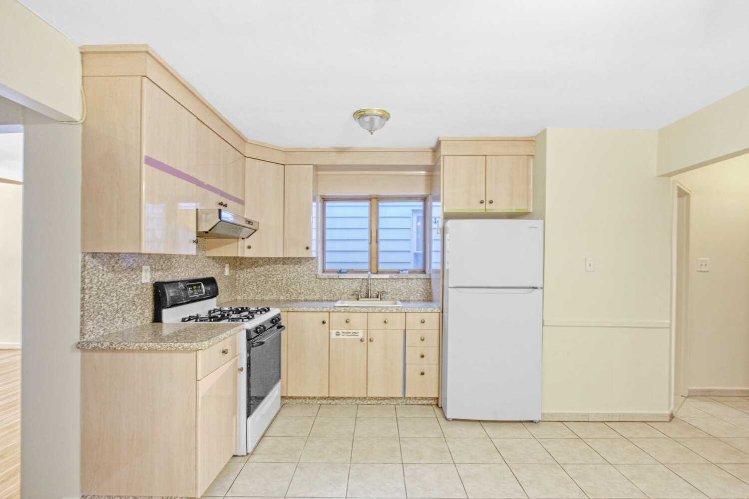 #3 photo, 8648 21ST Avenue, הברונקס Bath Beach , NY 11214