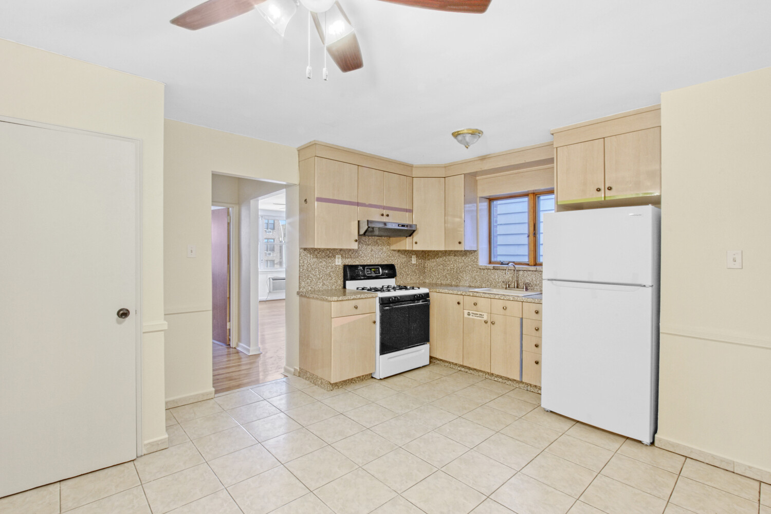 #5 photo, 8648 21ST Avenue, הברונקס Bath Beach , NY 11214