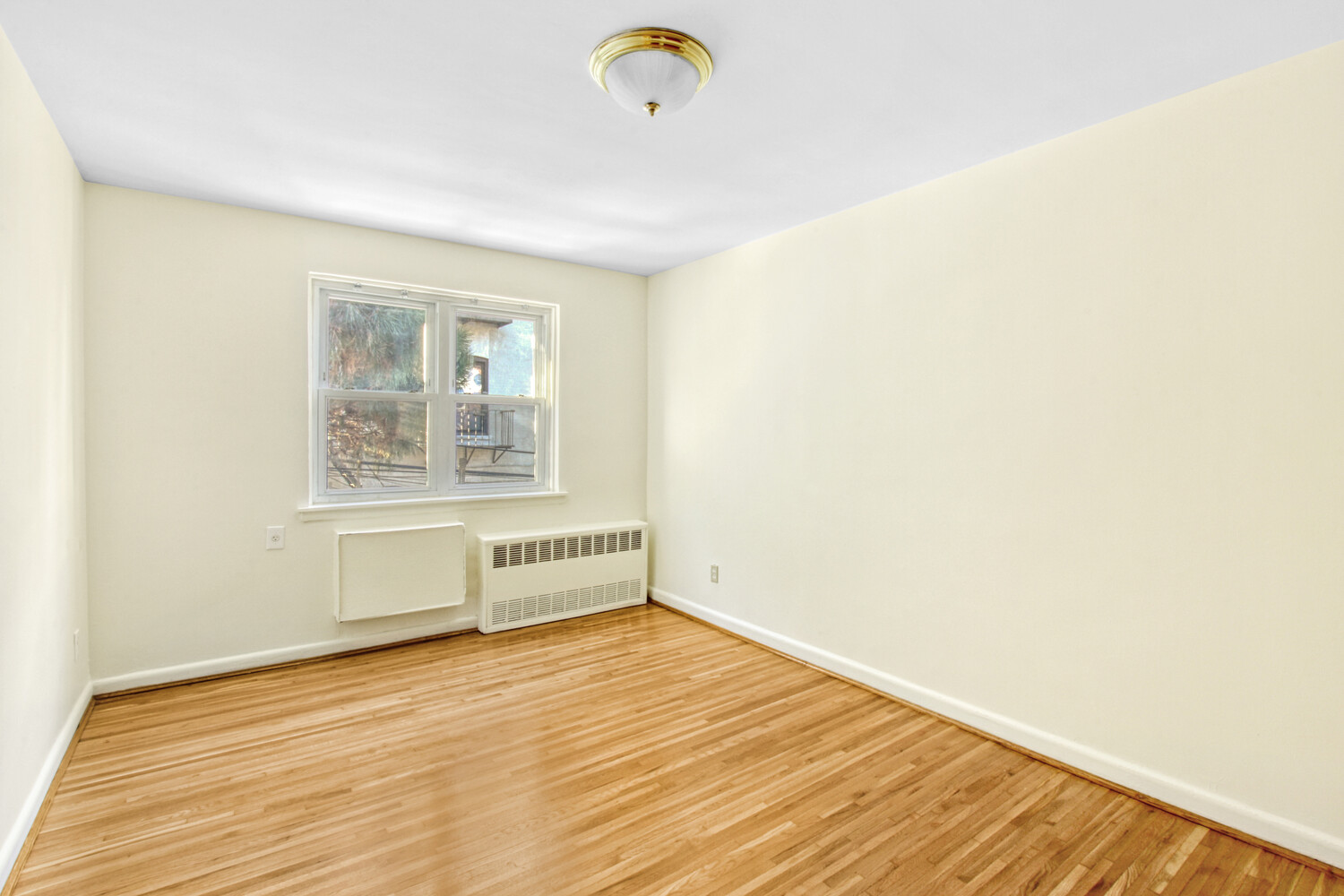 #6 photo, 8648 21ST Avenue, הברונקס Bath Beach , NY 11214