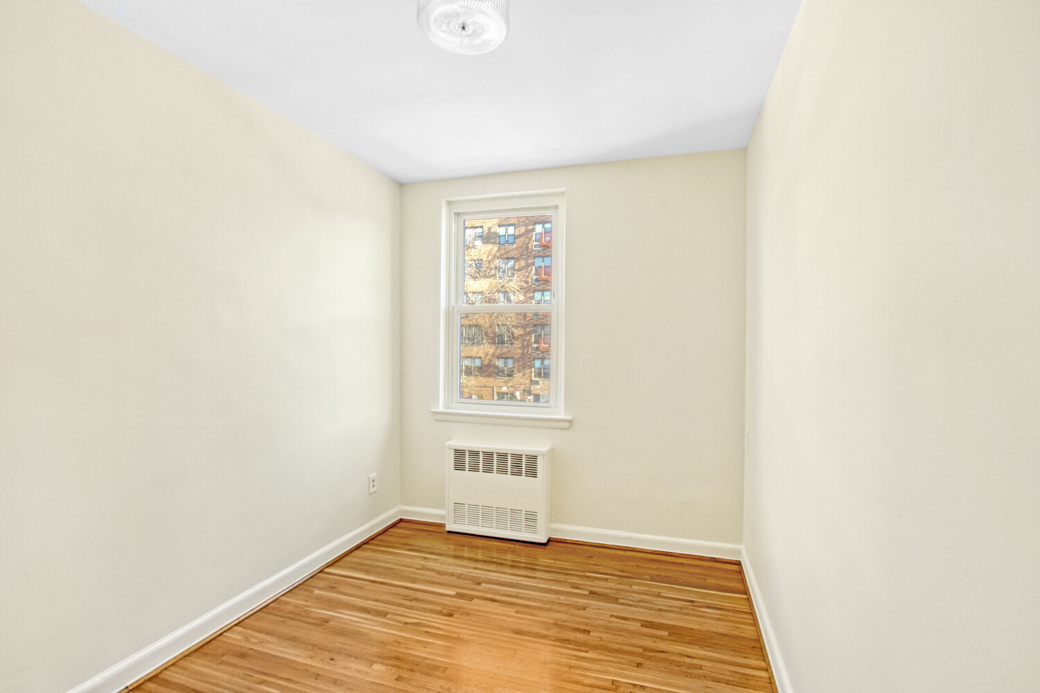 #8 photo, 8648 21ST Avenue, הברונקס Bath Beach , NY 11214