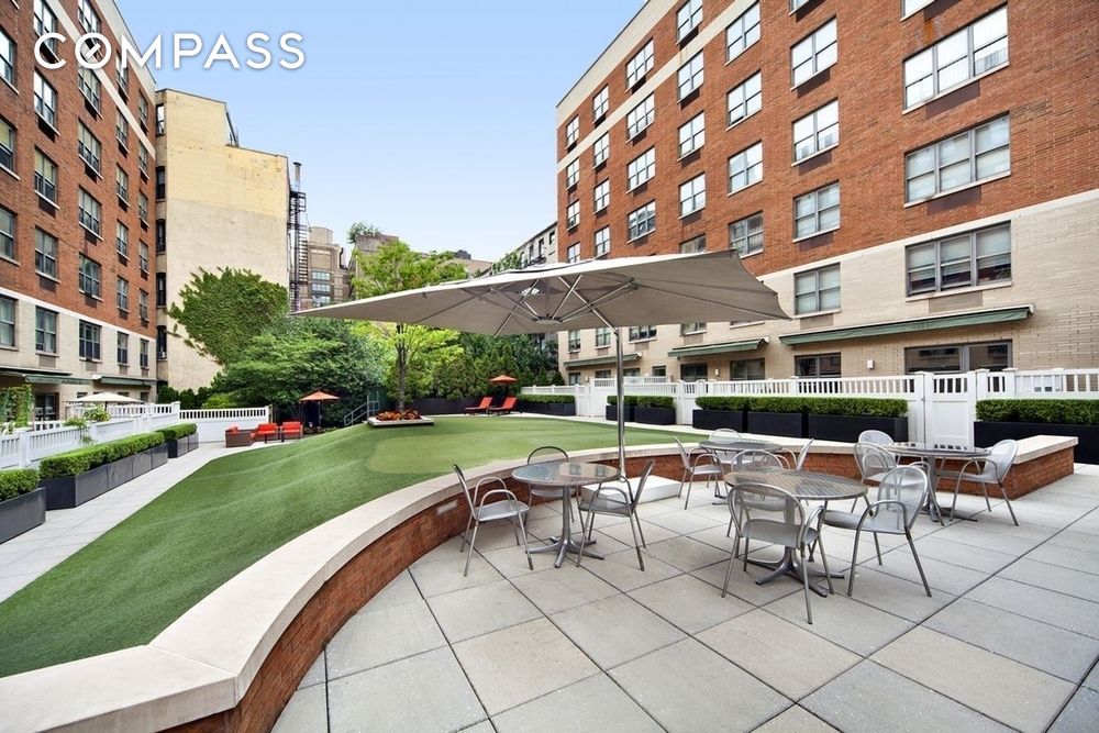 #15 photo, 516 W 47th Street, Hell's Kitchen , NY 10036