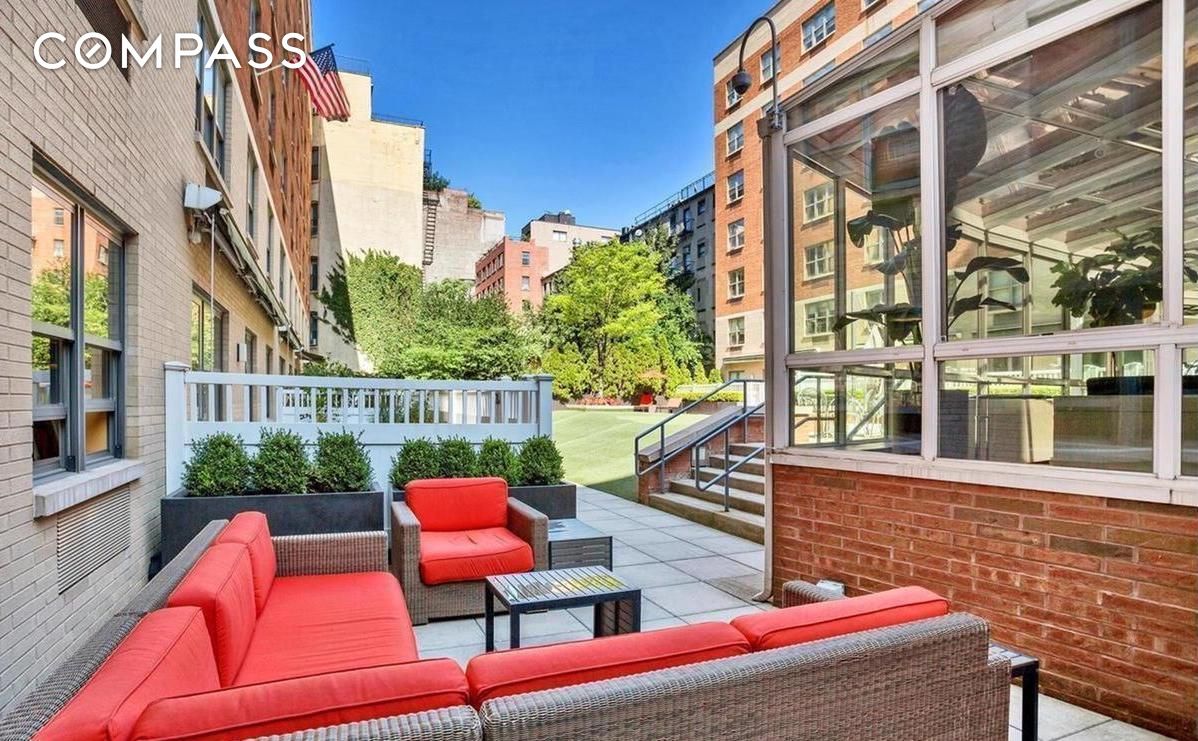 #16 photo, 516 W 47th Street, Hell's Kitchen , NY 10036