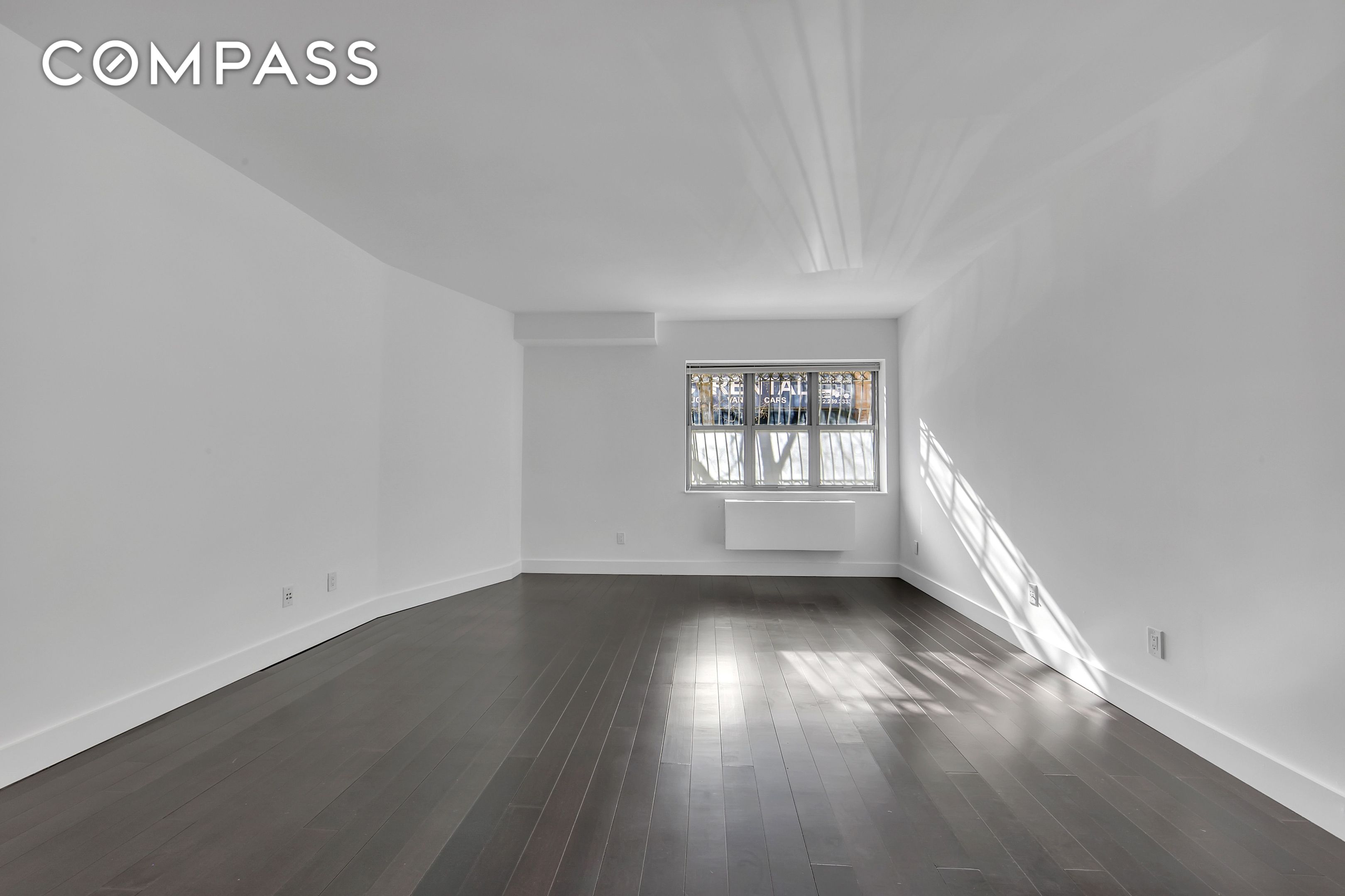 #6 photo, 516 W 47th Street, Hell's Kitchen , NY 10036