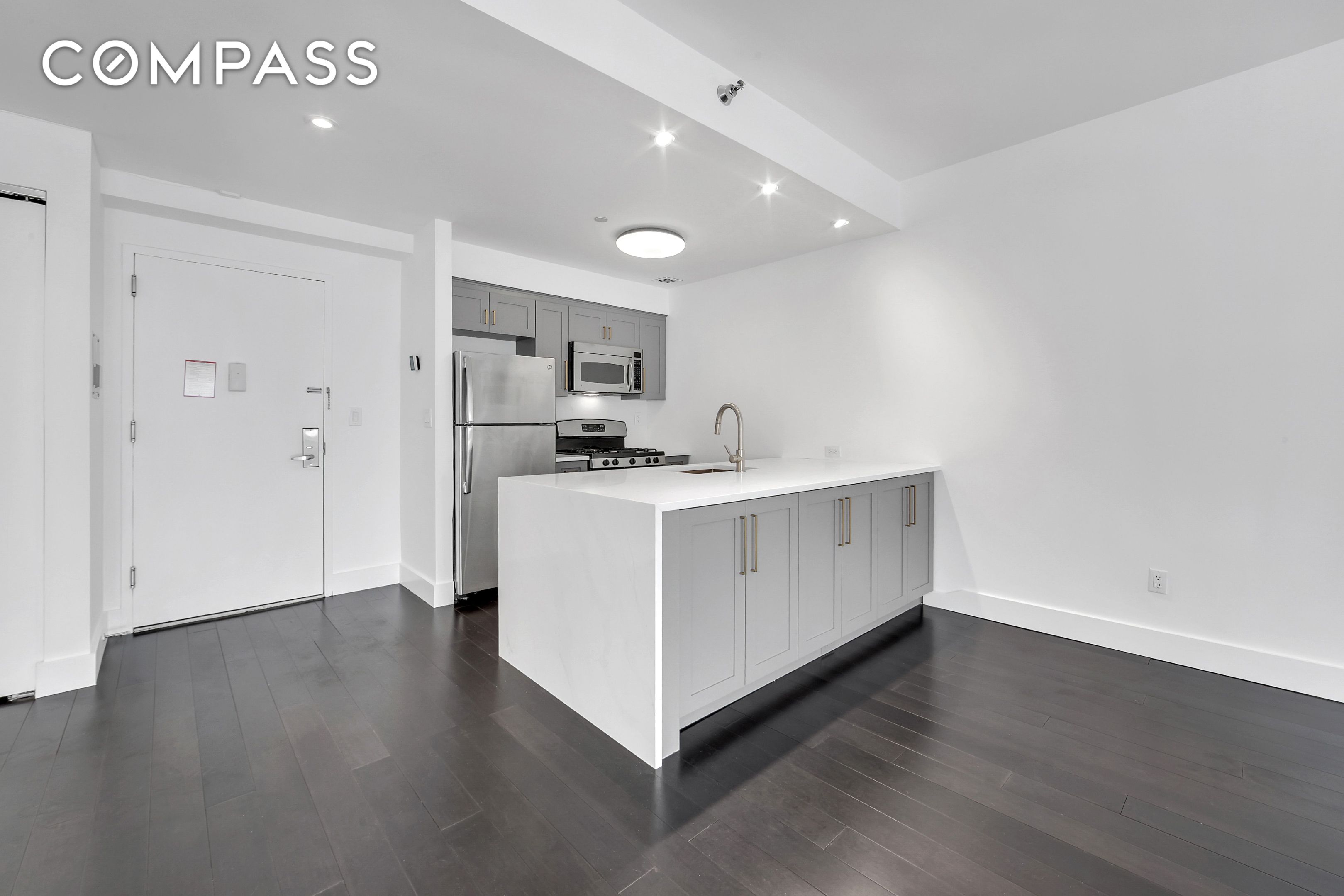 #8 photo, 516 W 47th Street, Hell's Kitchen , NY 10036