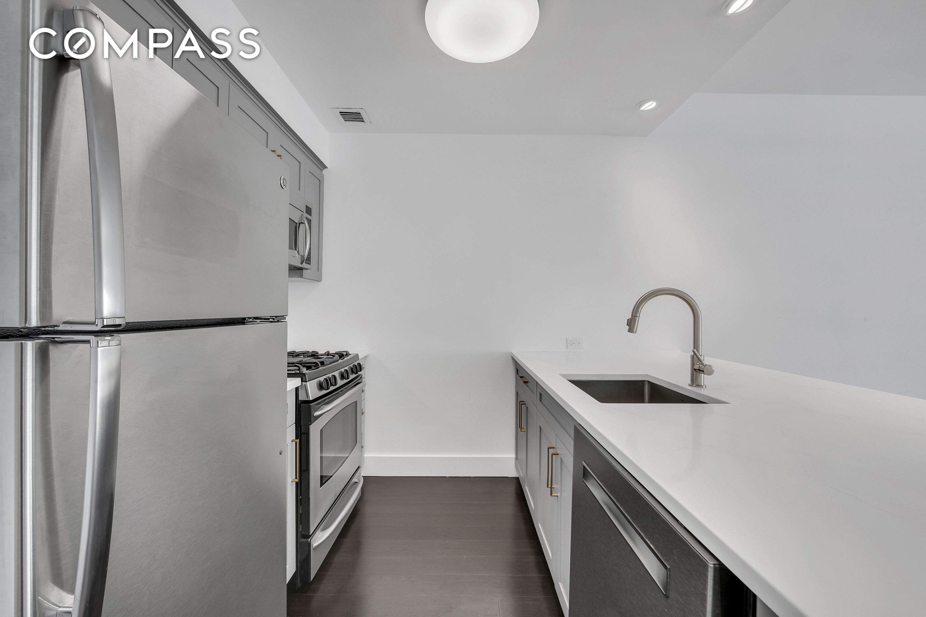 #9 photo, 516 W 47th Street, Hell's Kitchen , NY 10036