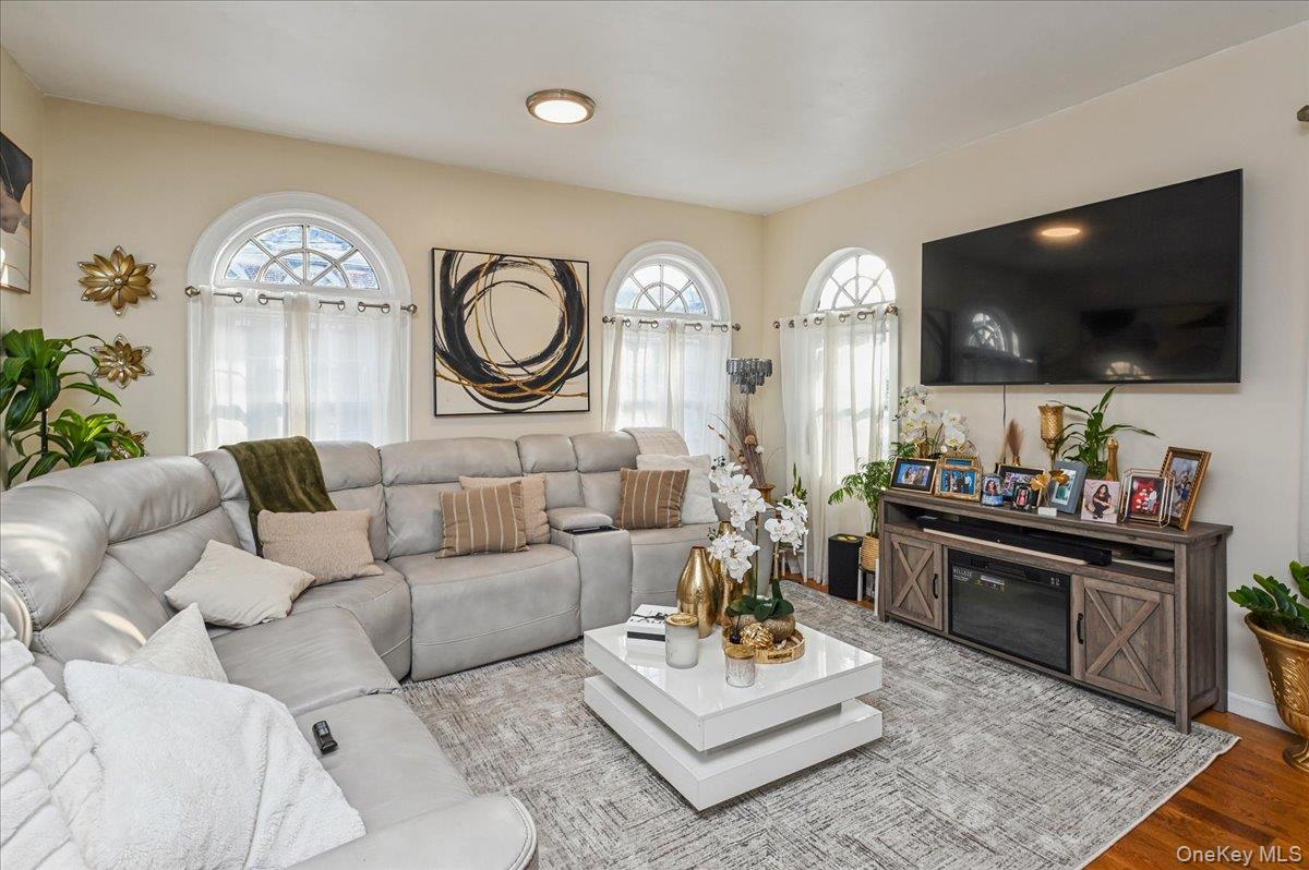 #10 photo, 1065 Stell Place, Bronx , NY 10469