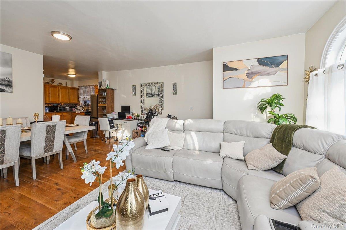 #11 photo, 1065 Stell Place, Bronx , NY 10469