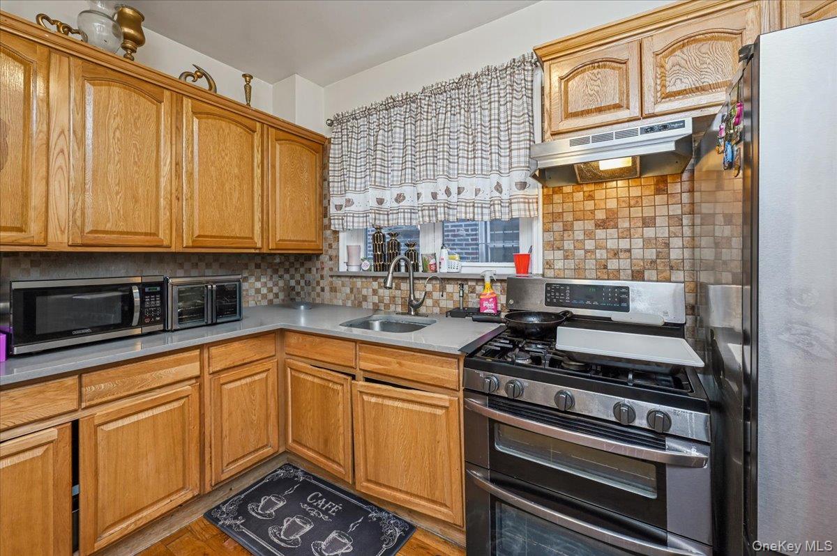 #13 photo, 1065 Stell Place, Bronx , NY 10469