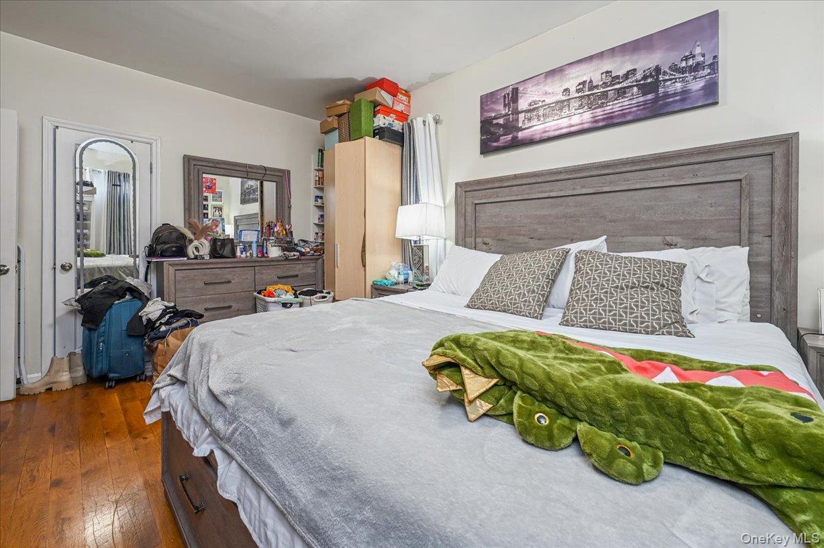 #14 photo, 1065 Stell Place, Bronx , NY 10469