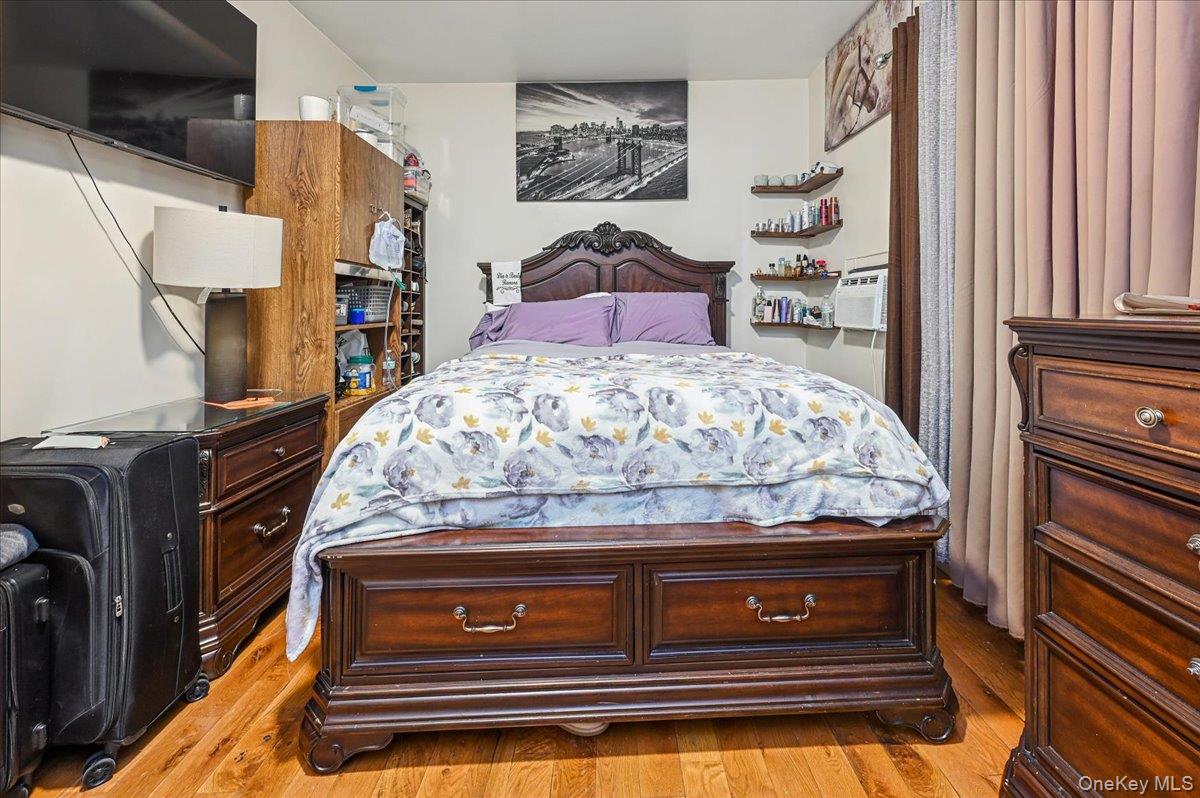 #16 photo, 1065 Stell Place, Bronx , NY 10469