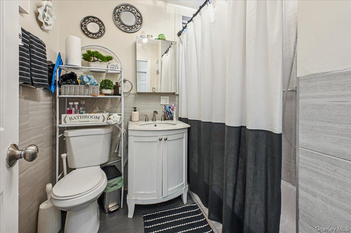 #18 photo, 1065 Stell Place, Bronx , NY 10469