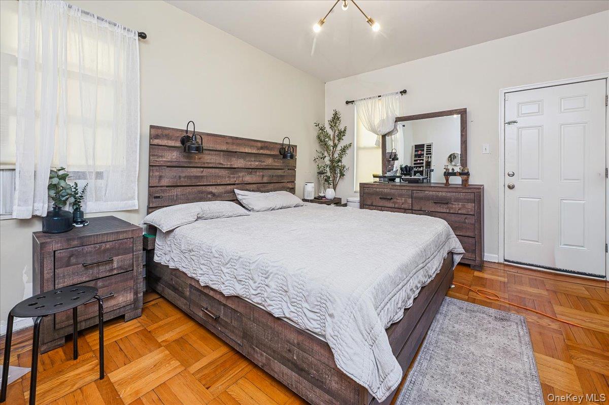 #5 photo, 1065 Stell Place, Bronx , NY 10469