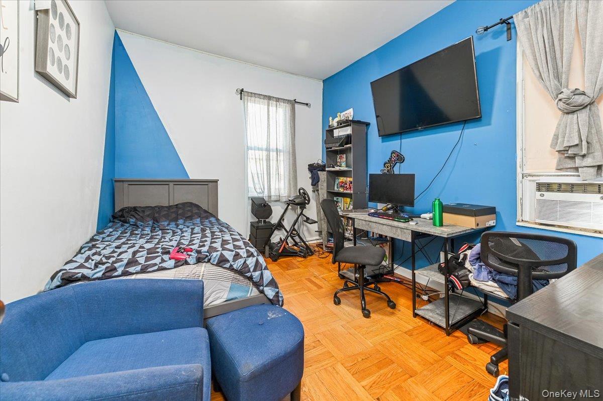 #6 photo, 1065 Stell Place, Bronx , NY 10469